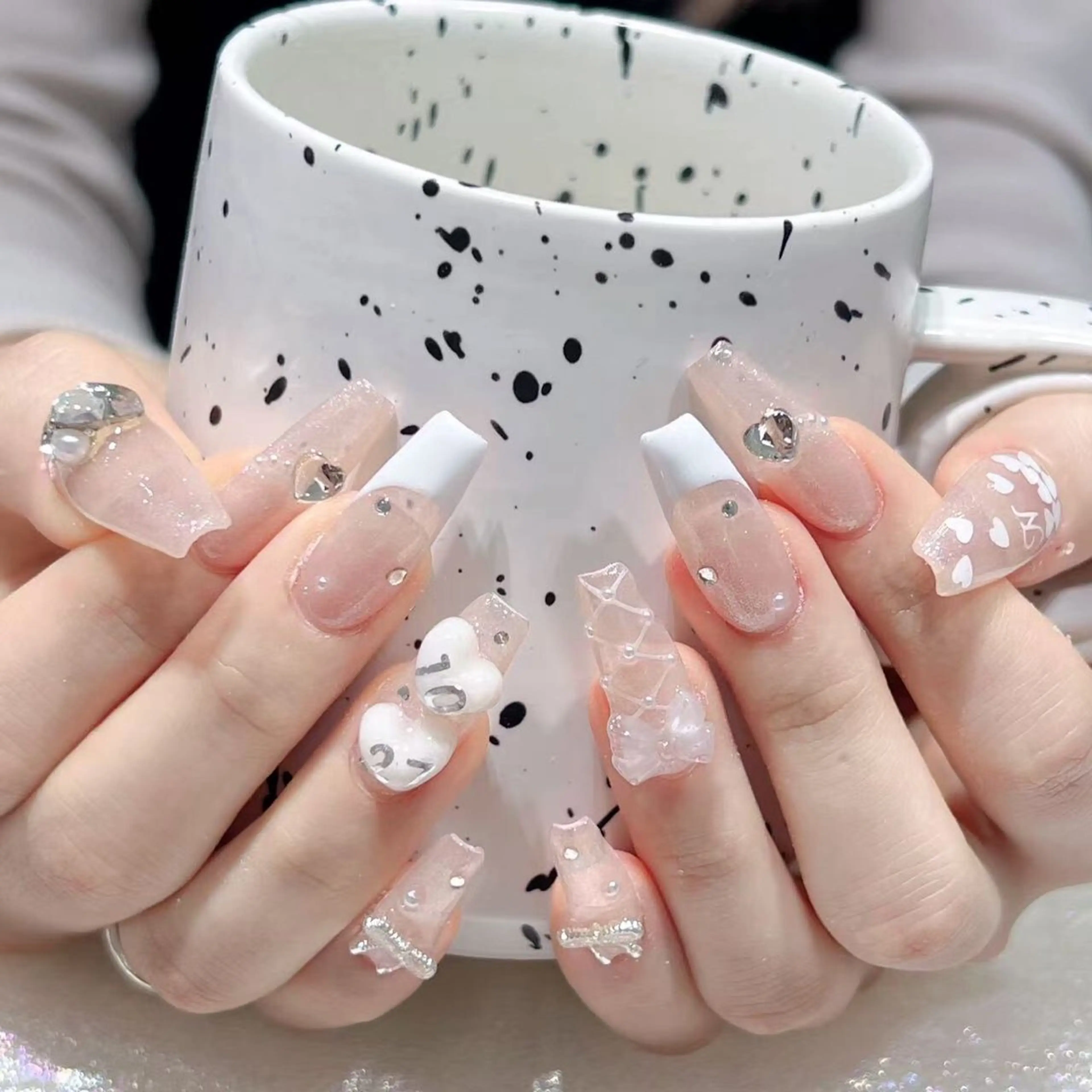 ネイル ハンドネイル Queens テイのネイルデザイン