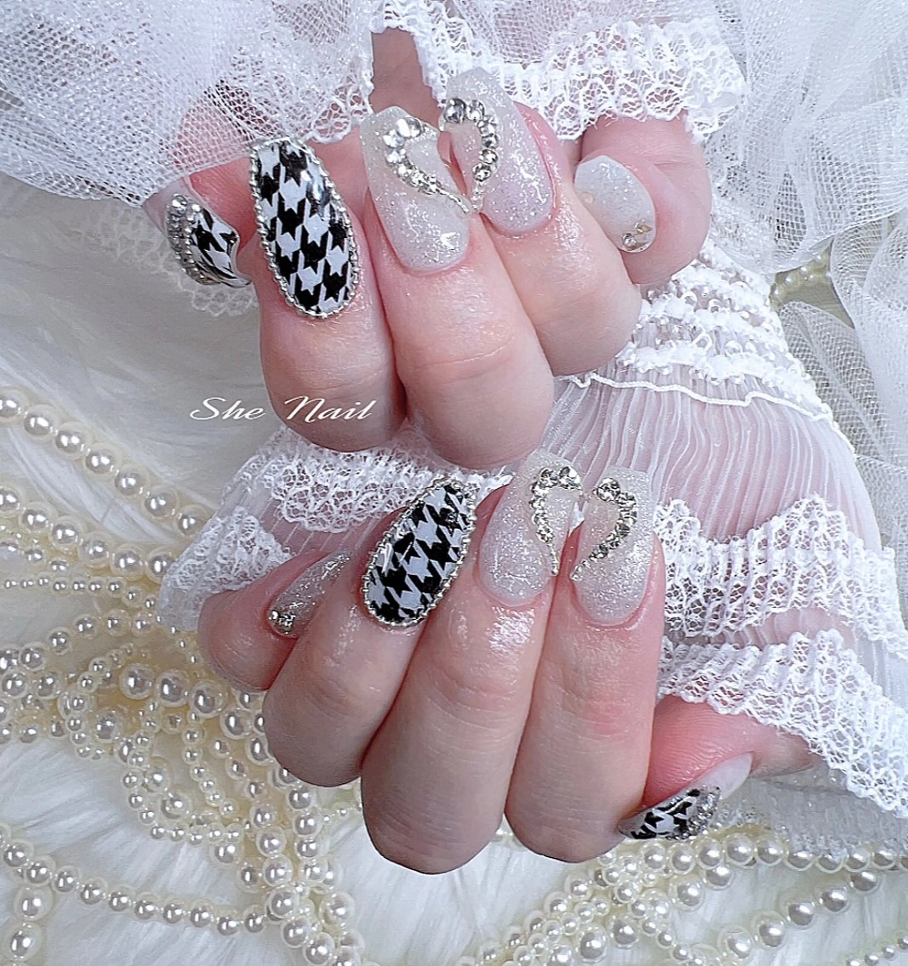 ネイル チークネイル 長さ出し グラデーション ラメ(グリッター) ラメグラデーション ハンドネイル She   Nail所属・ISA_ BELLAのネイルデザイン