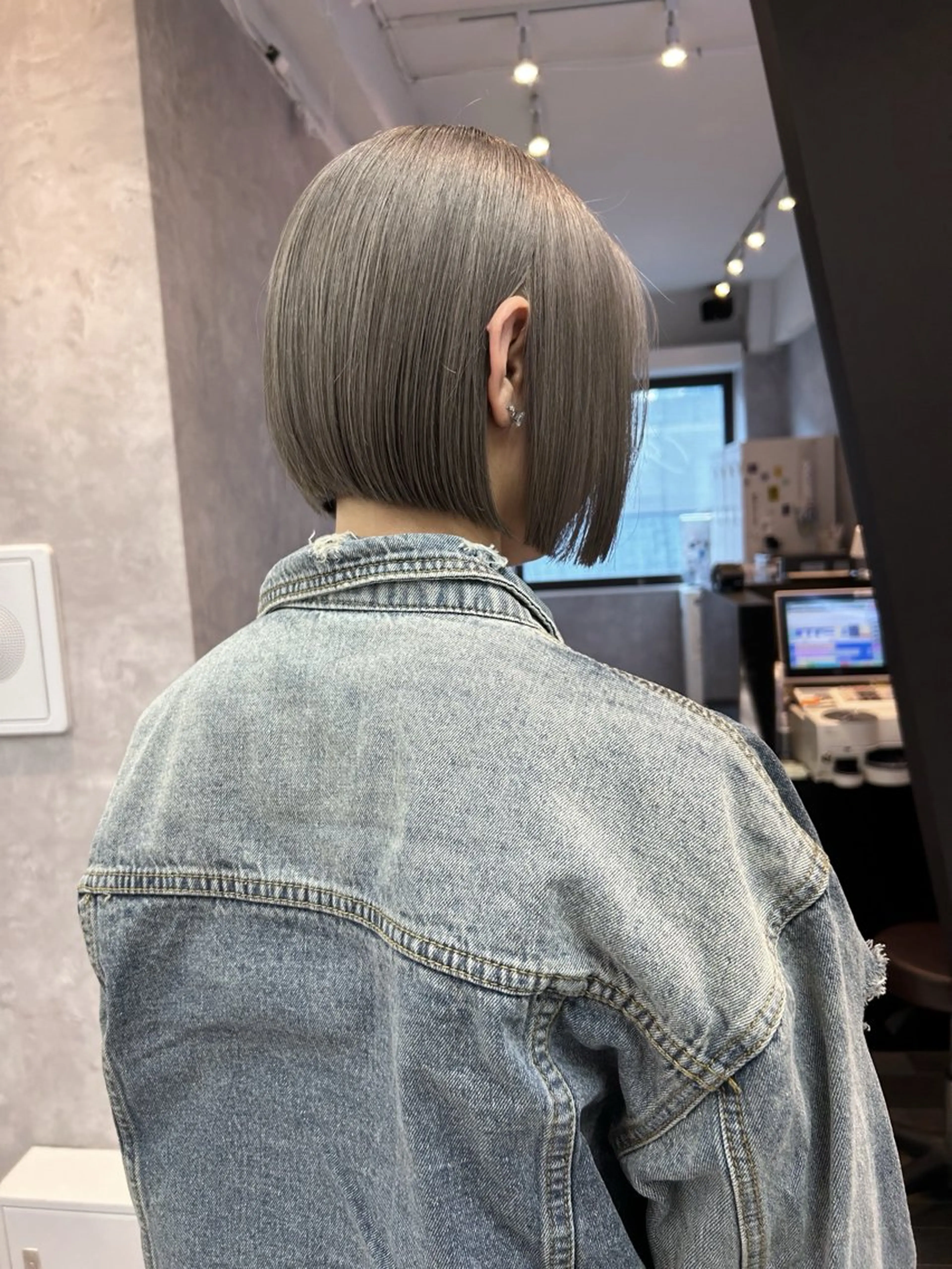 ショート カラー 切りっぱなしボブ ブリーチ ボブ _WHITE 天神店 YUMEKA🐻のヘアスタイル