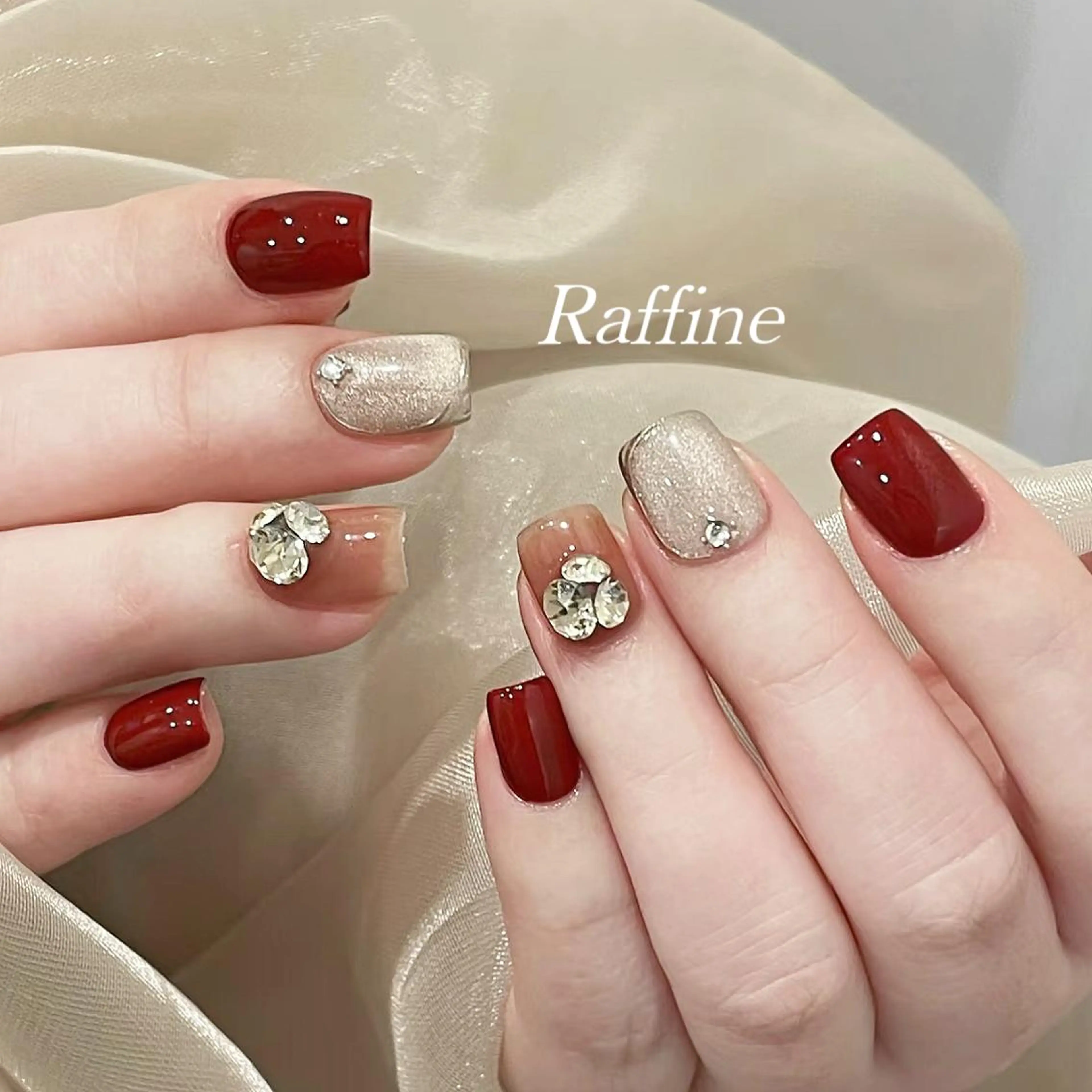 ネイル RAFFINE haru🦋🩵のネイルデザイン