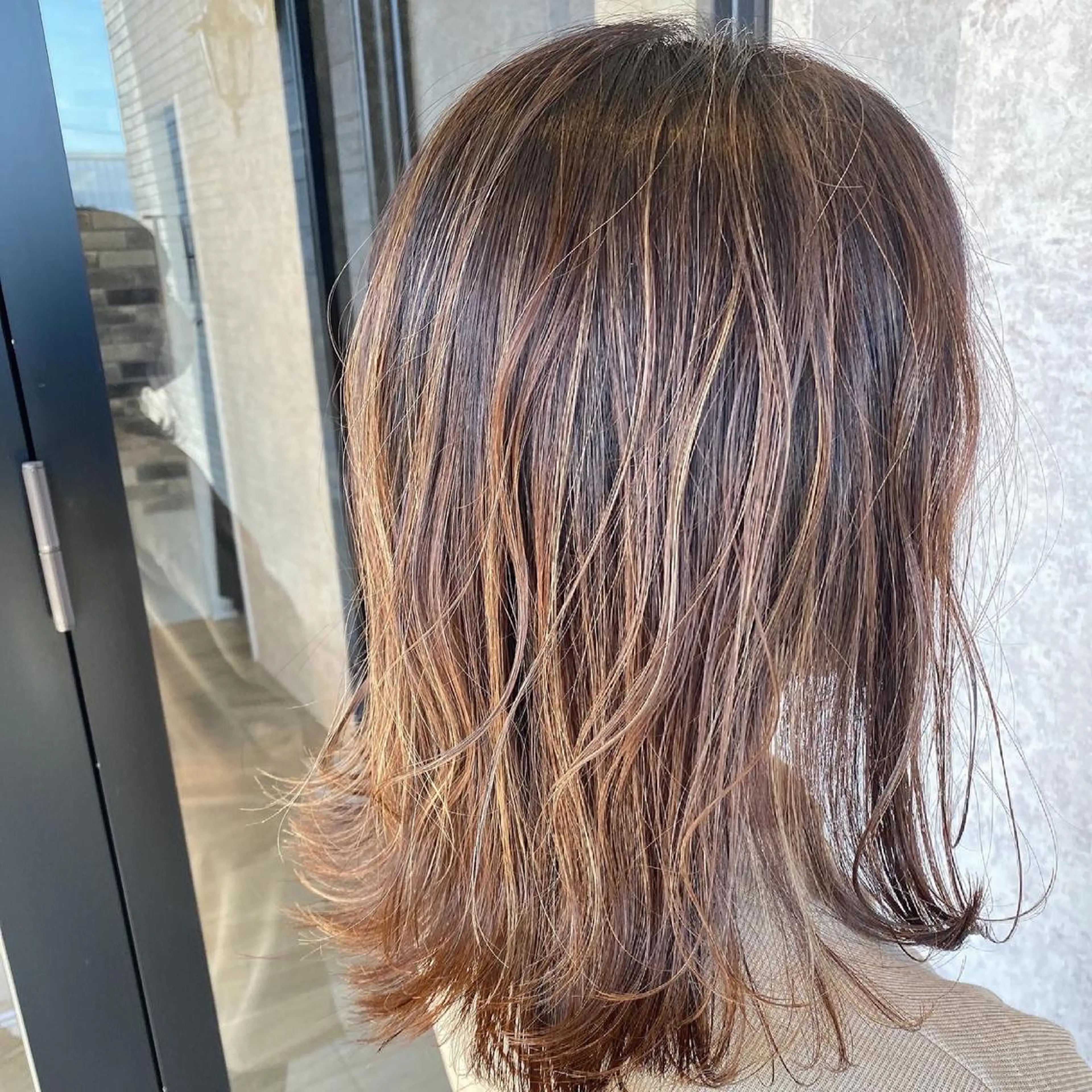 ミディアム カラー ヘアカラー Kobayashi ハイライト/ショートのヘアスタイル