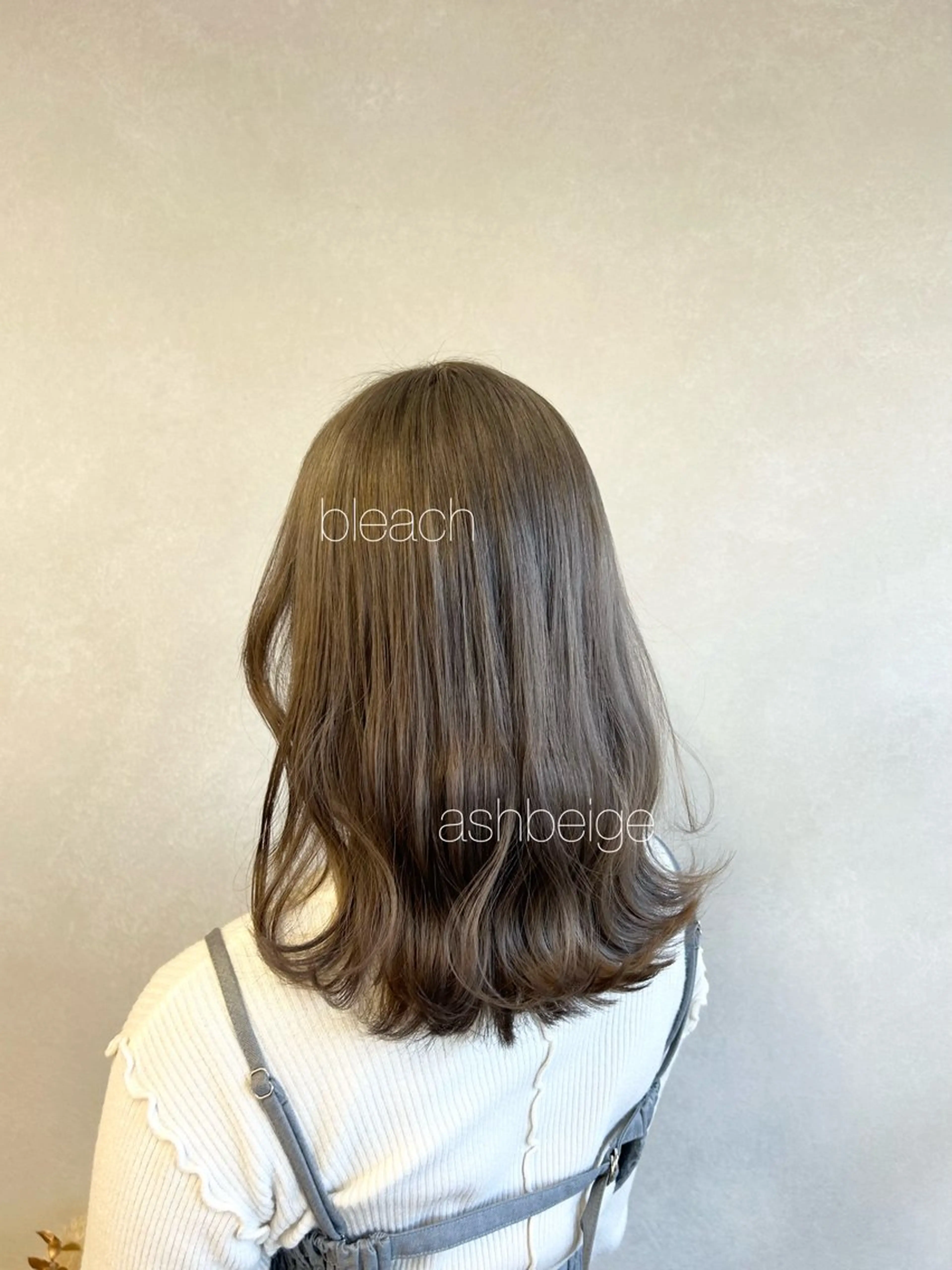 セミロング カラー アッシュ ベージュカラー ブリーチ カット ヘアカラー トリートメント 暖色･似合わせカラー (廣石沙英🎀)のヘアスタイル