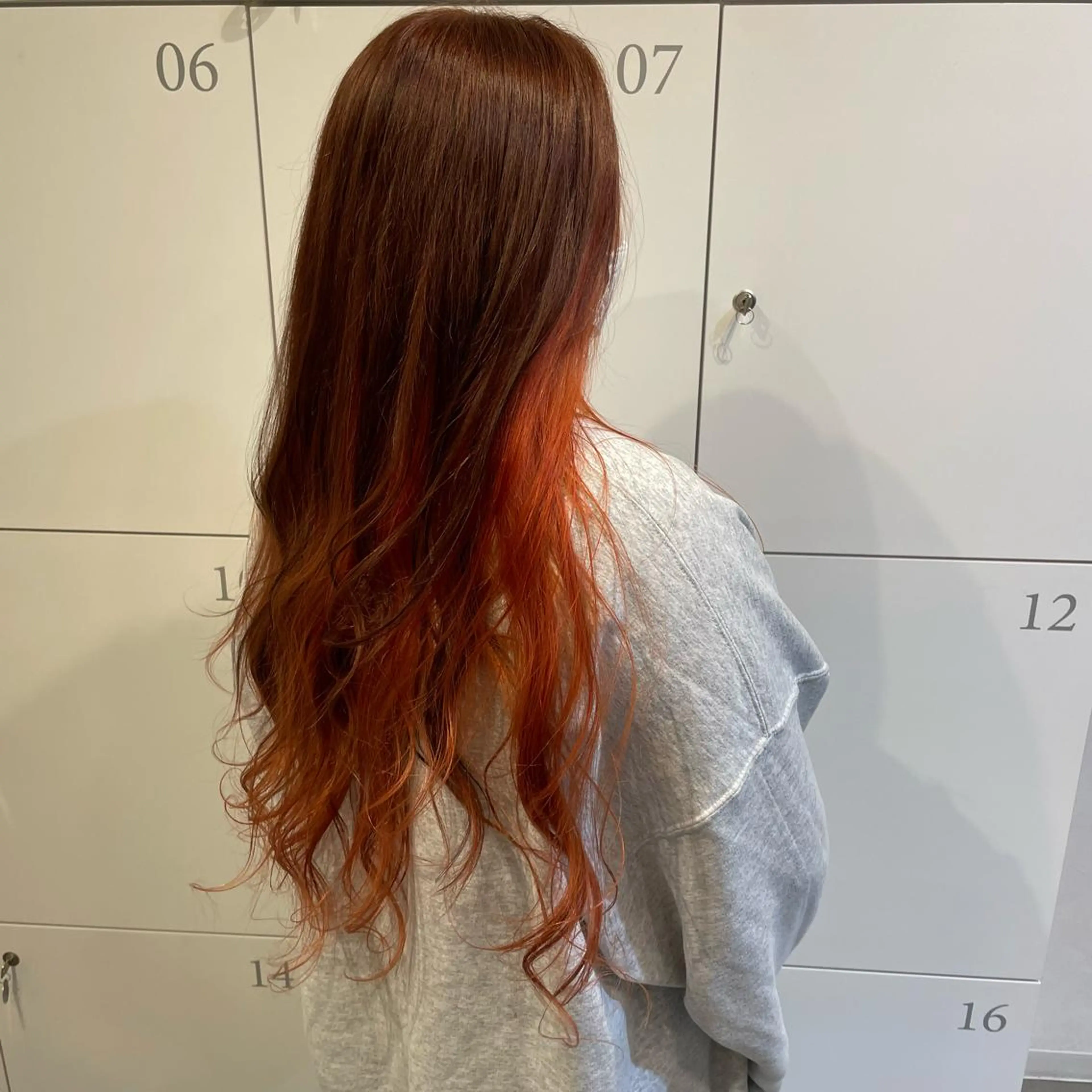 ロング カラー ブリーチ ケアブリーチ インナーカラー オレンジ カット haconeco【ハコネコ】所属・小川 舜人のヘアスタイル