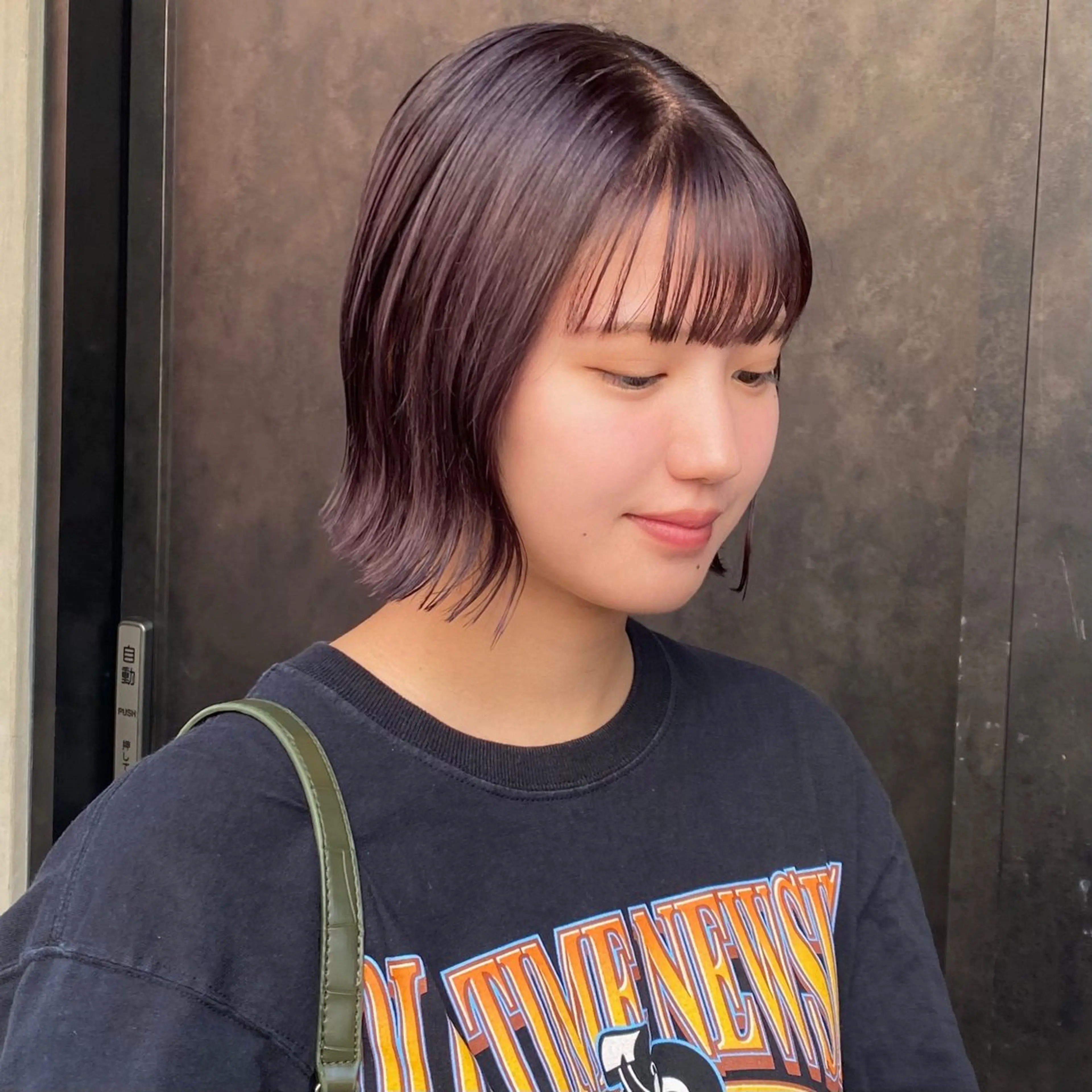 ミディアム カラー ボブ 外ハネヘア 比嘉 陽のヘアスタイル