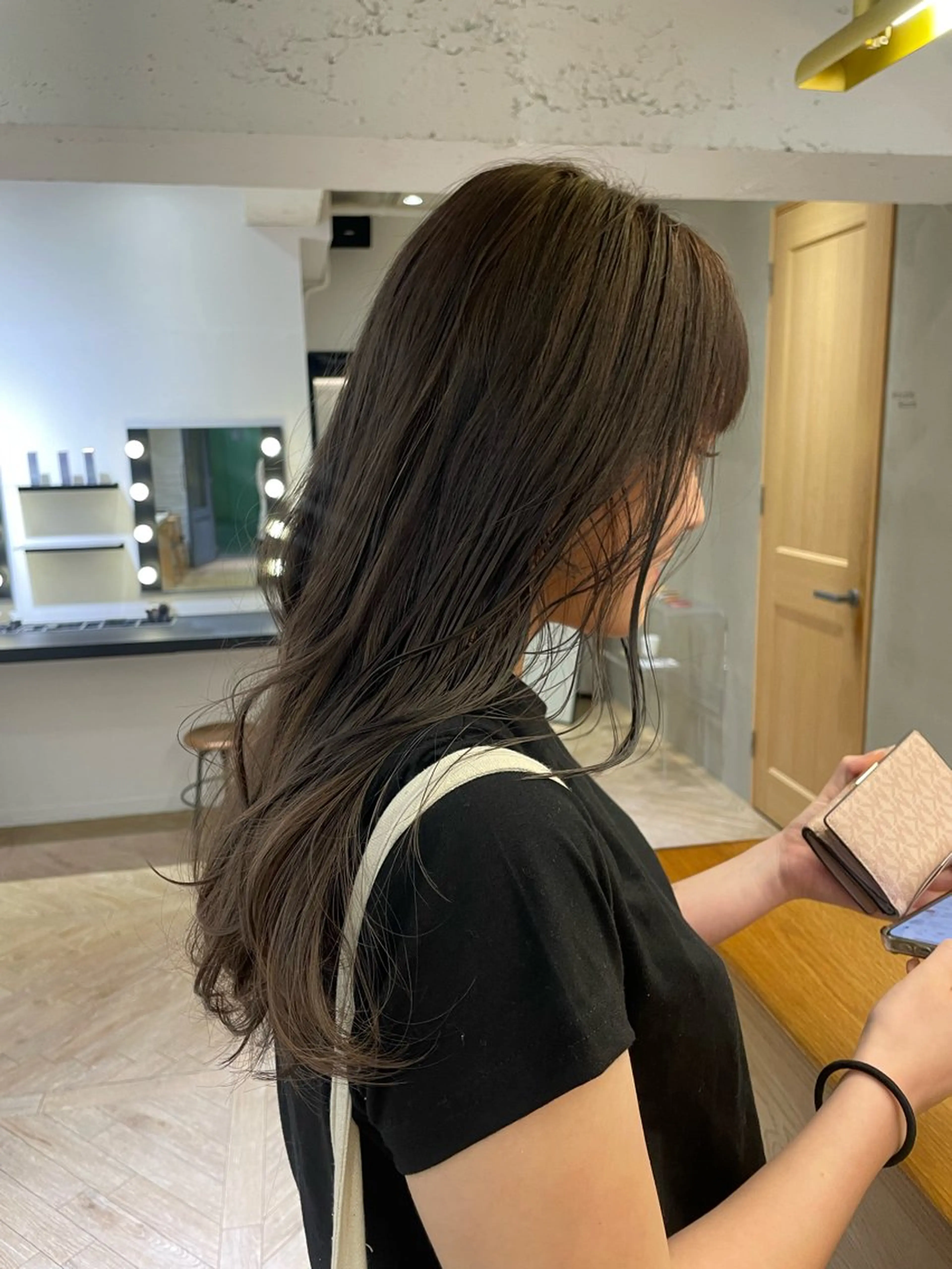 ロング カラー アッシュ ベージュカラー LOREN/ miuのヘアスタイル