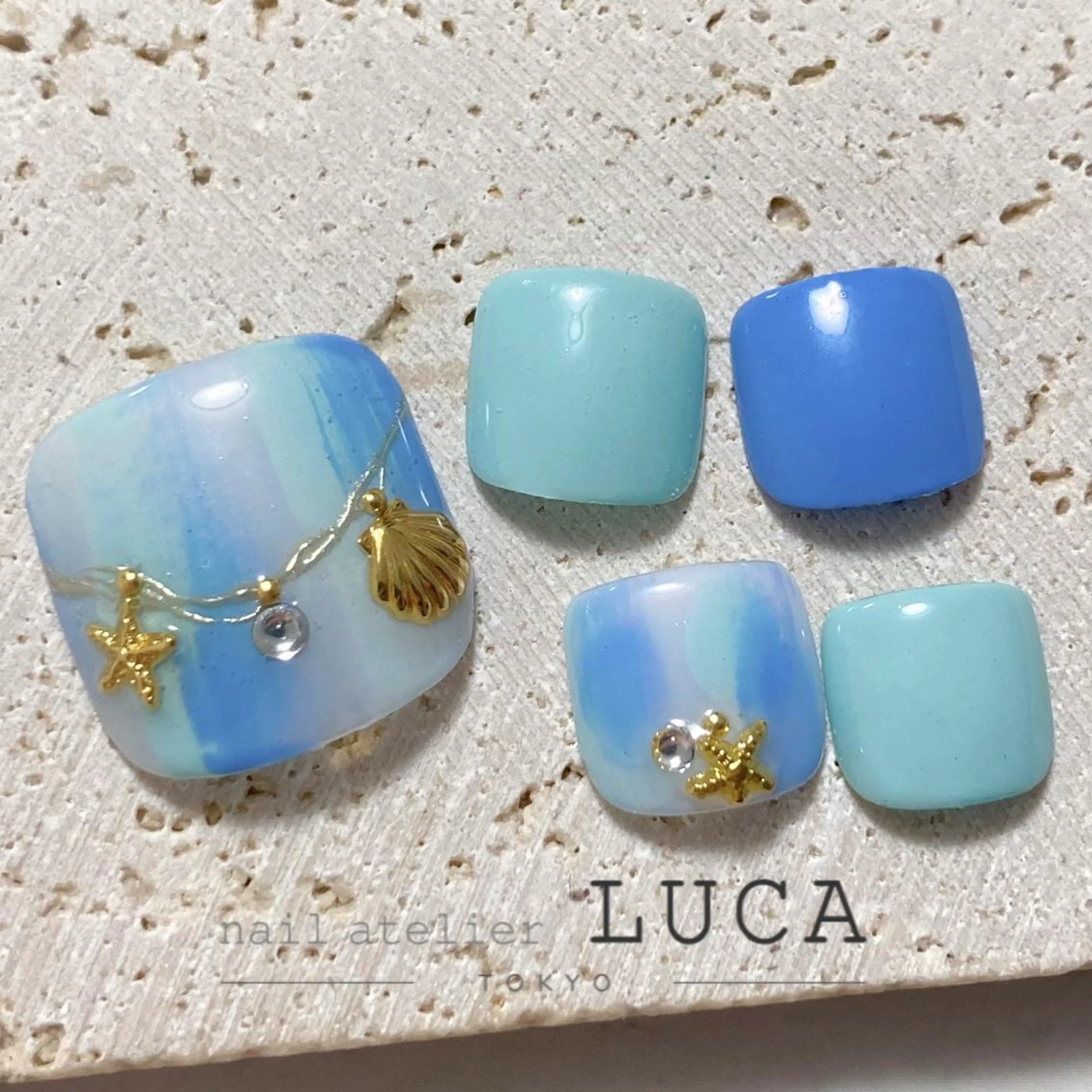 ネイル アートネイル オーロラネイル クリアネイル 長さ出し フットネイル フットネイル ネイルアトリエルカ スタッフのネイルデザイン