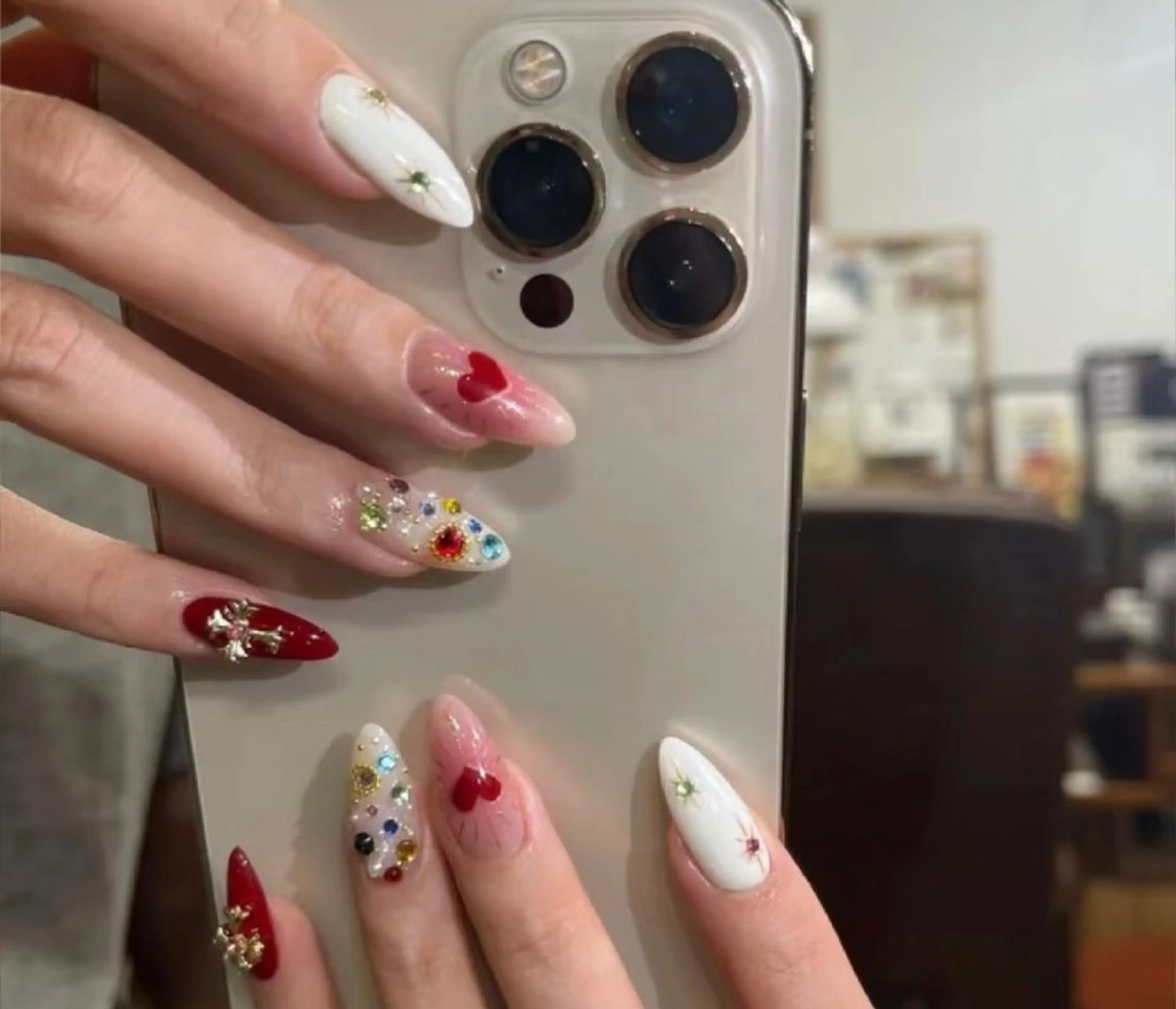 ネイル チークネイル フレンチネイル ジェルネイル ガーリー キラキラネイル ハンドネイル 高橋 雪のネイルデザイン