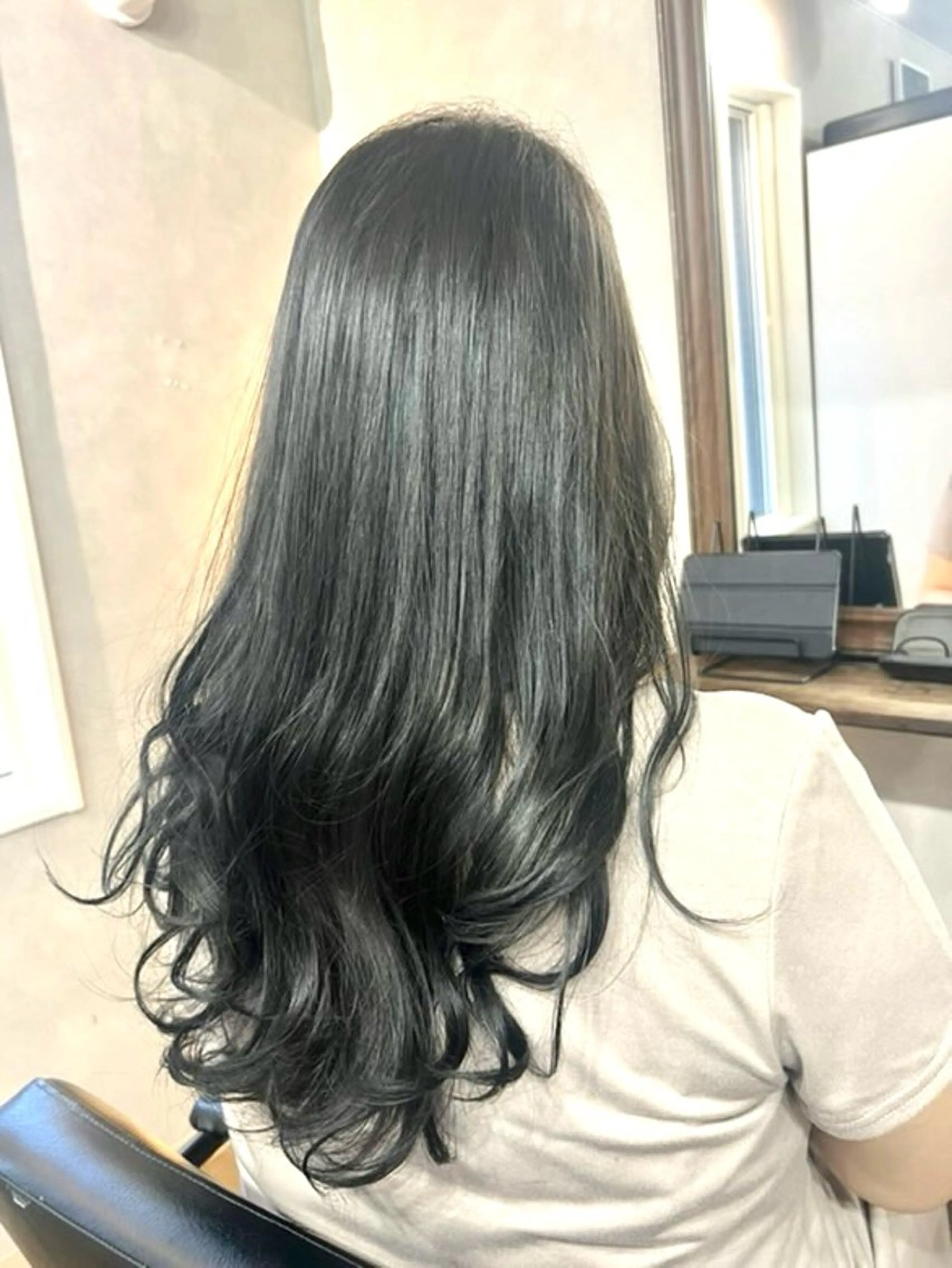 ロング カラー 山田 誠也のヘアスタイル