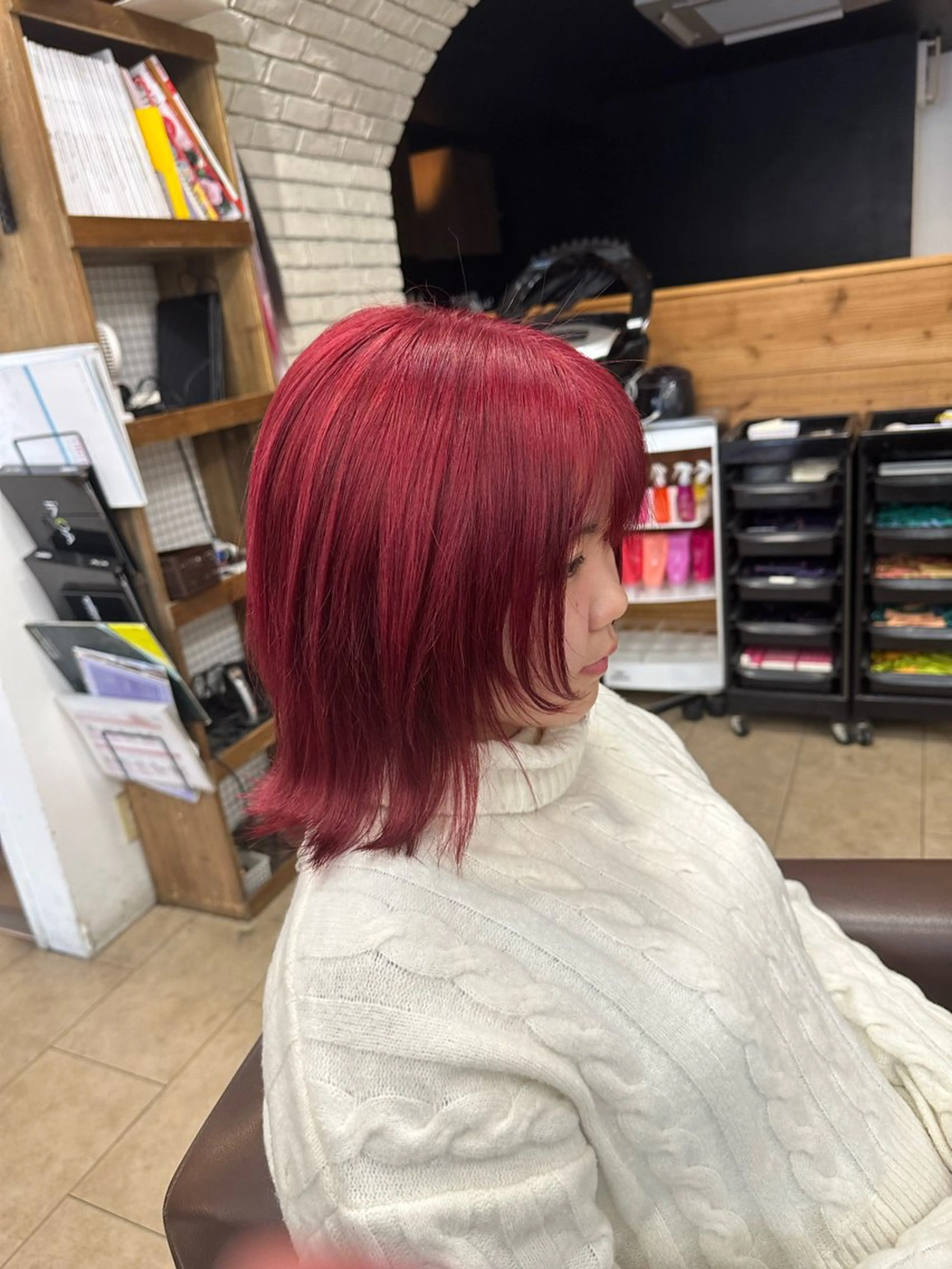 ミディアム カラー レッドカラー 顔まわりレイヤー 顔周りカット レイヤーカット LOVERICHE所属・ハイトーン/デザイン /パーマ/本田誠人のヘアスタイル