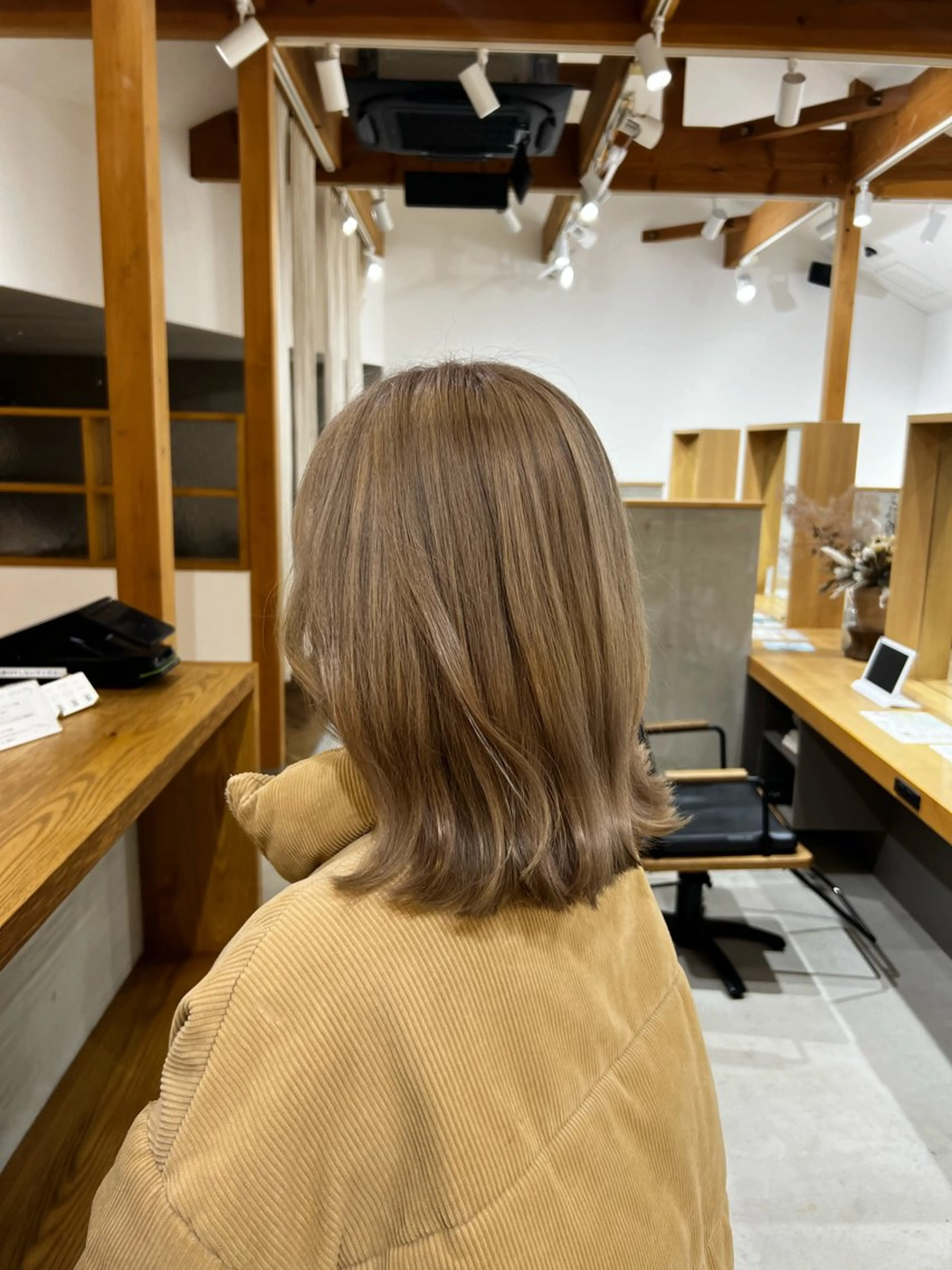 ミディアム 切りっぱなしボブ ボブ カット 浅岡 みちるのヘアスタイル