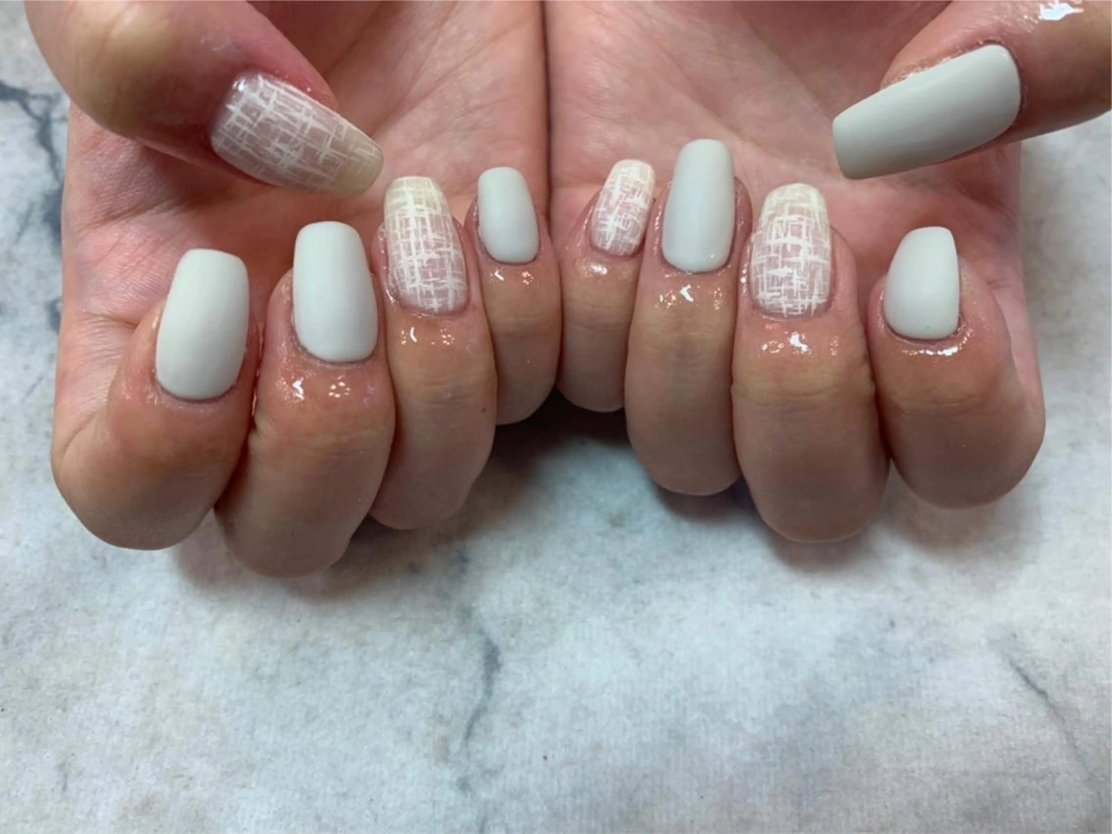 ネイル ネイルリボン 受付スタッフのネイルデザイン