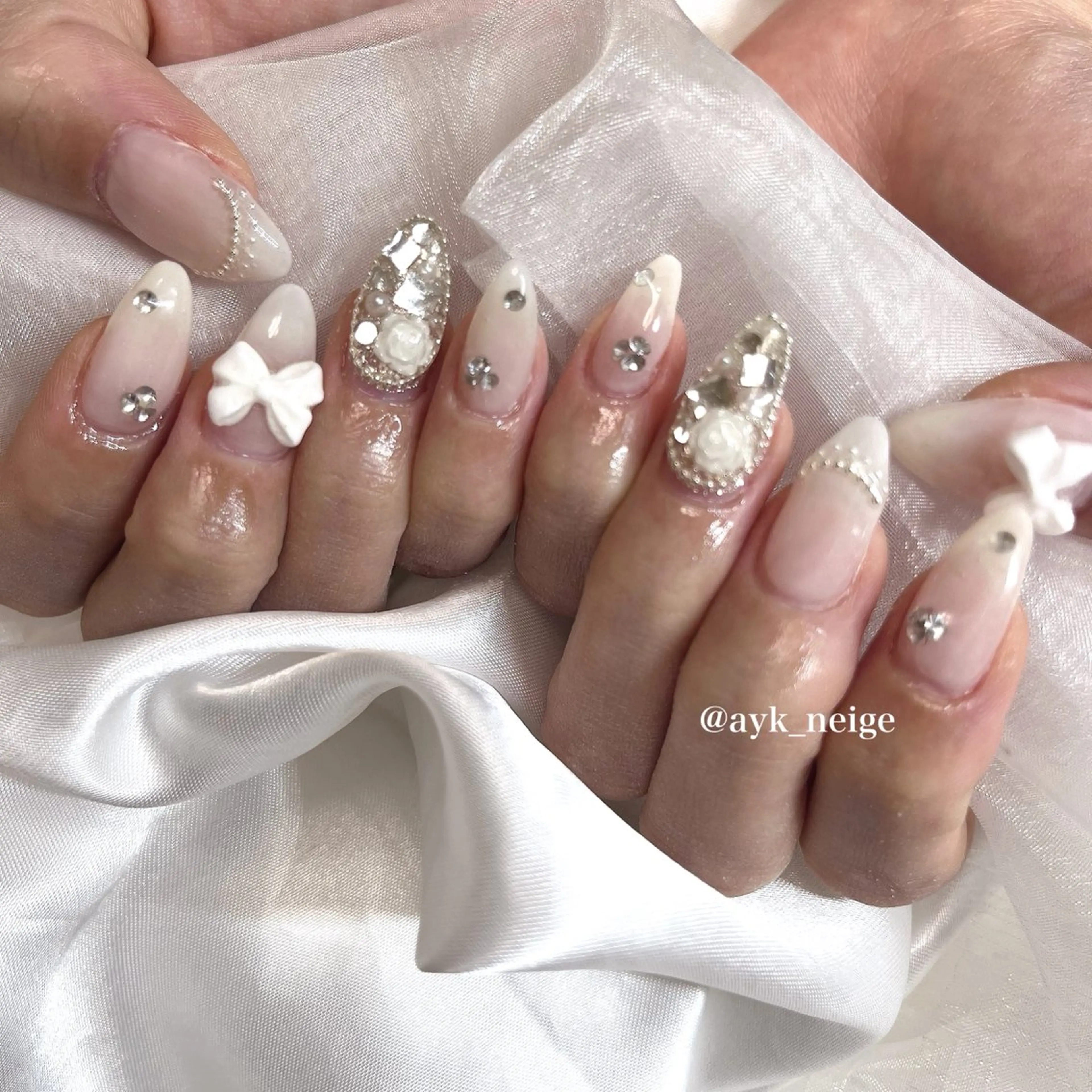 ネイル フットネイル キラキラネイル 韓国ネイル リボン シンプルネイル n'eige nail所属・大谷 綾香のネイルデザイン