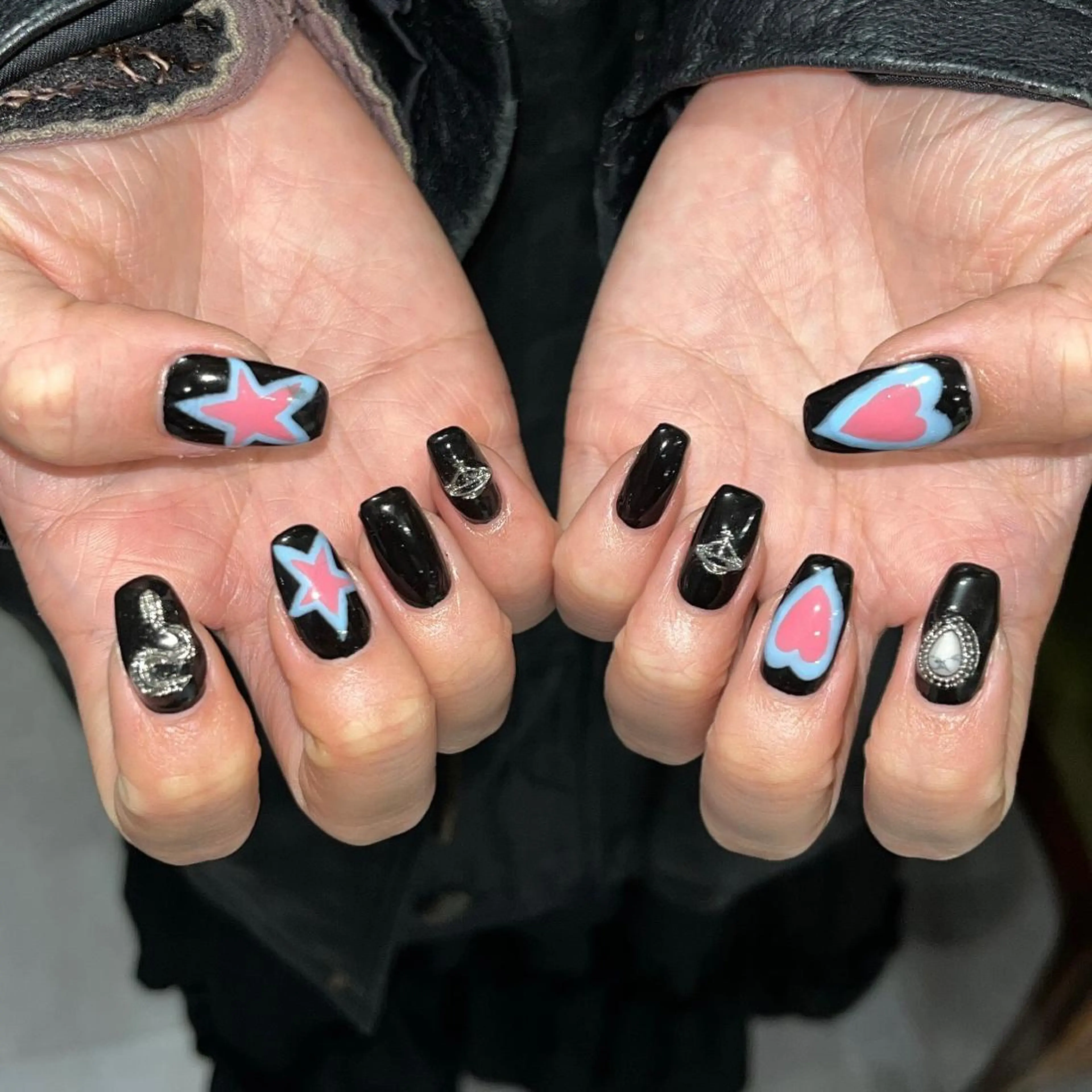 ネイル 🪐富島彩夏 /海外nail🪐のネイルデザイン