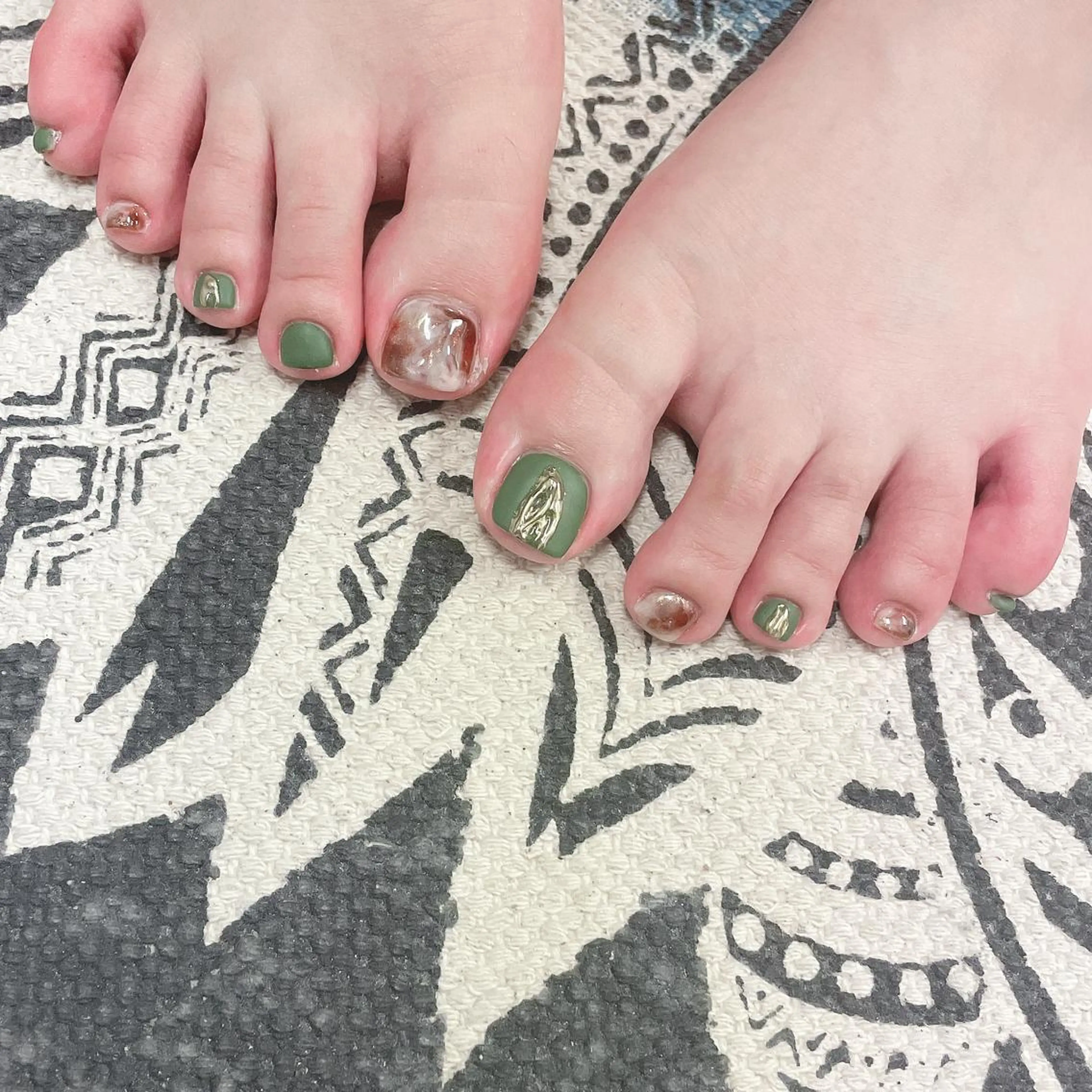 ミディアム ネイル フットネイル 💎ビューティサロン 湘南 RIRAN💎のネイルデザイン