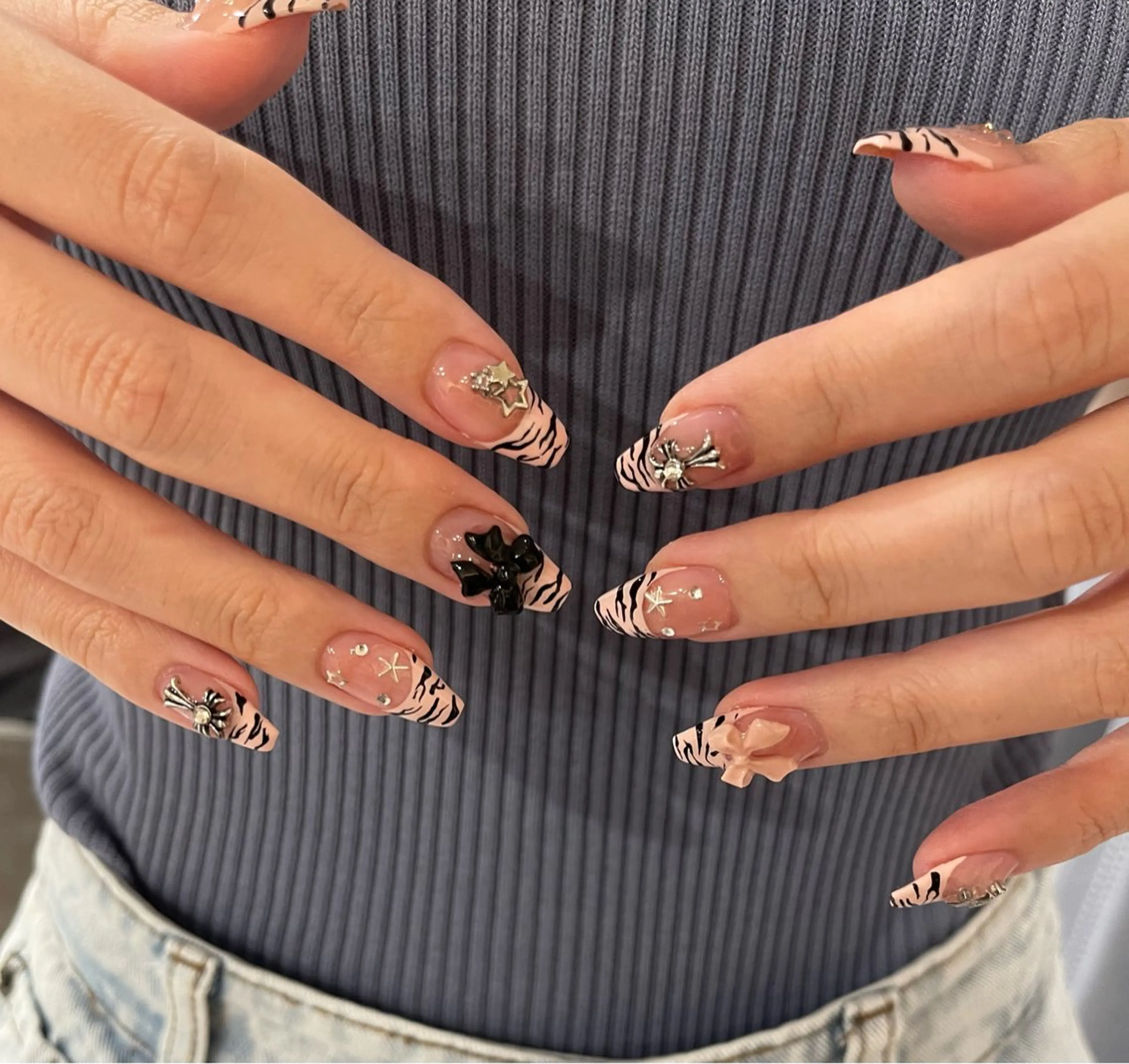 ネイル Rainrain💧 パーツ豊富、やり放題のネイルデザイン