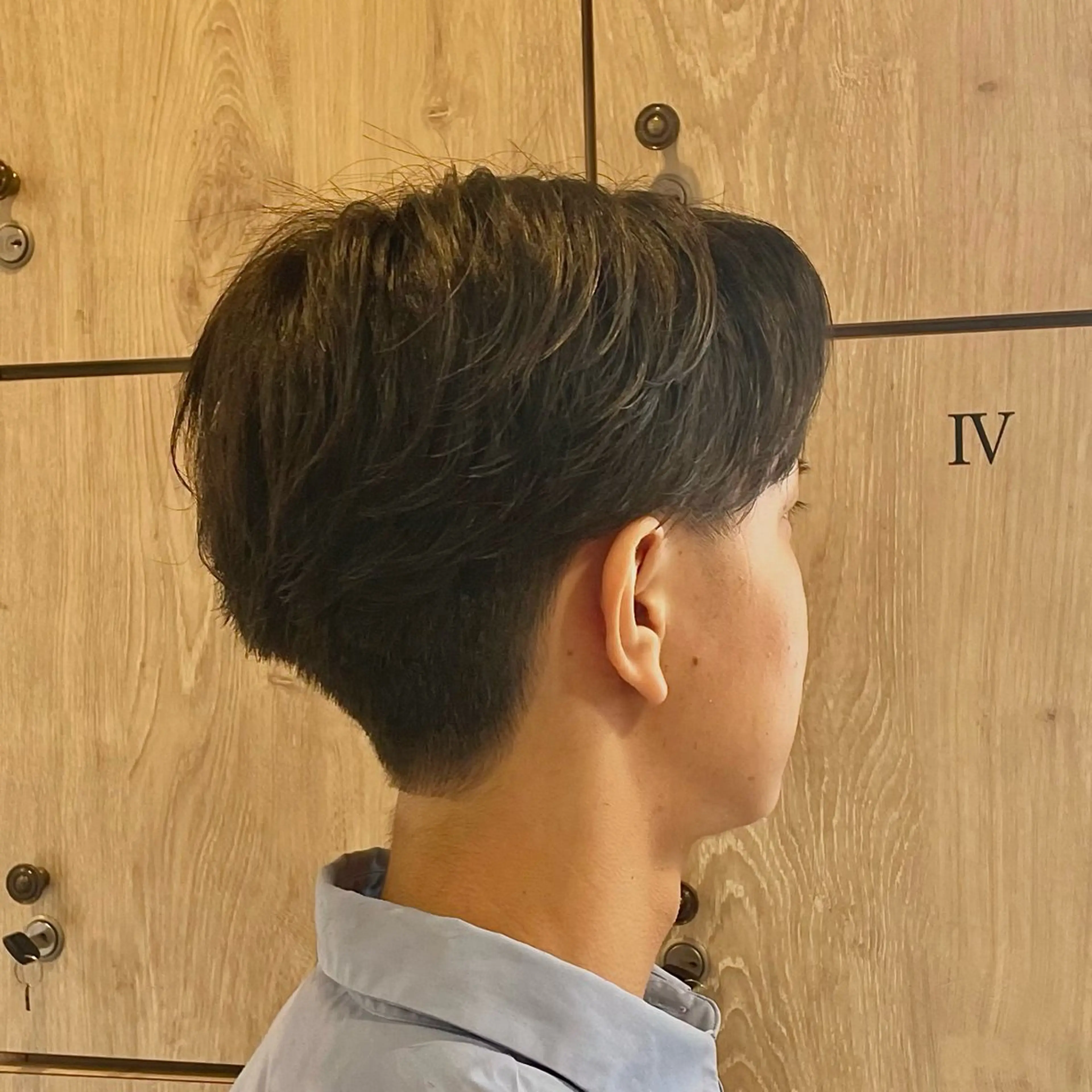 ミディアム メンズ ミディアムパーマ カルマパーマ メンズ韓国風 メンズパーマ 韓国風ヘア 夏向/ハイトーン /パーマのヘアスタイル