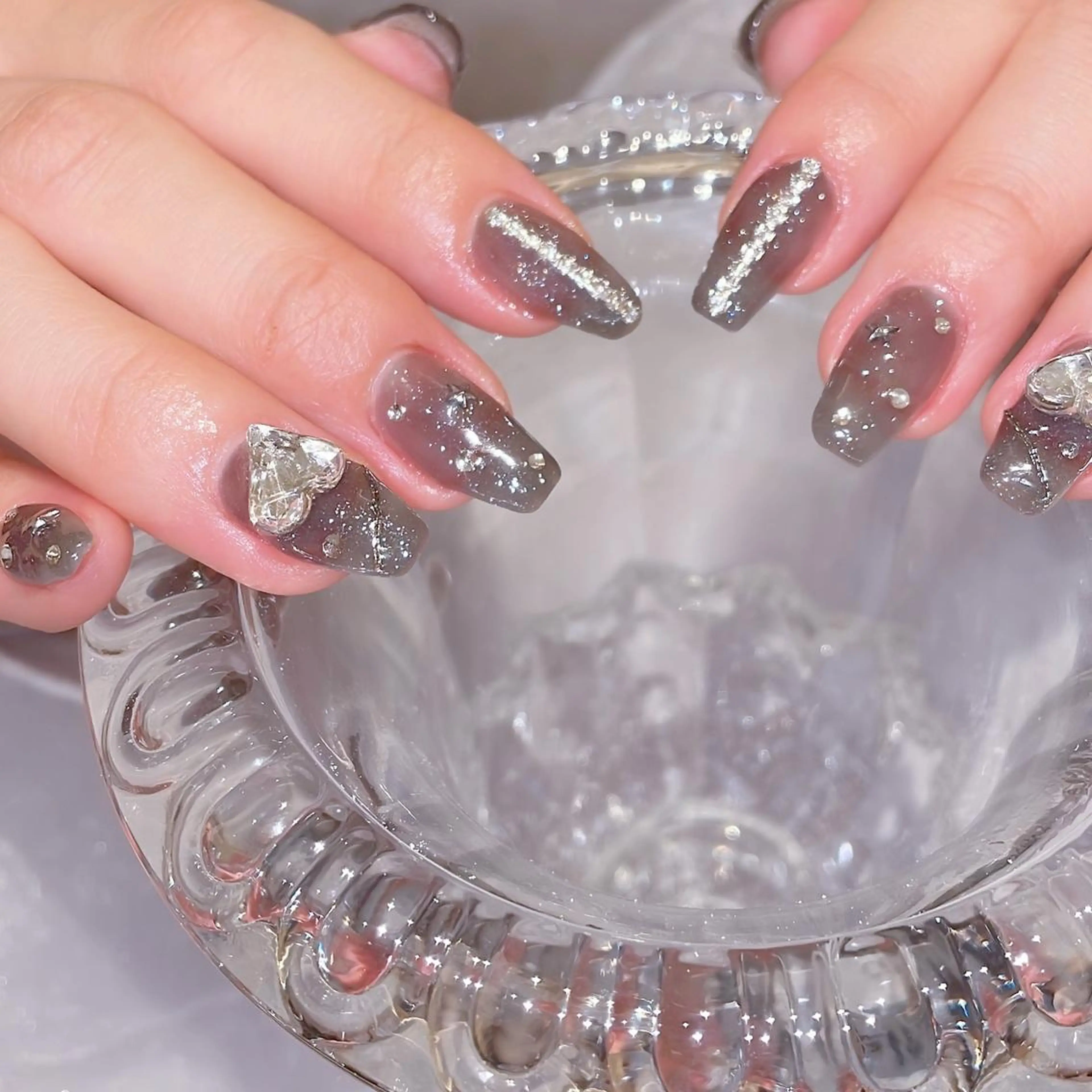 ネイル ハンドネイル 𝘙𝘪𝘰𝘯𝘢 ...🕯🤍のネイルデザイン