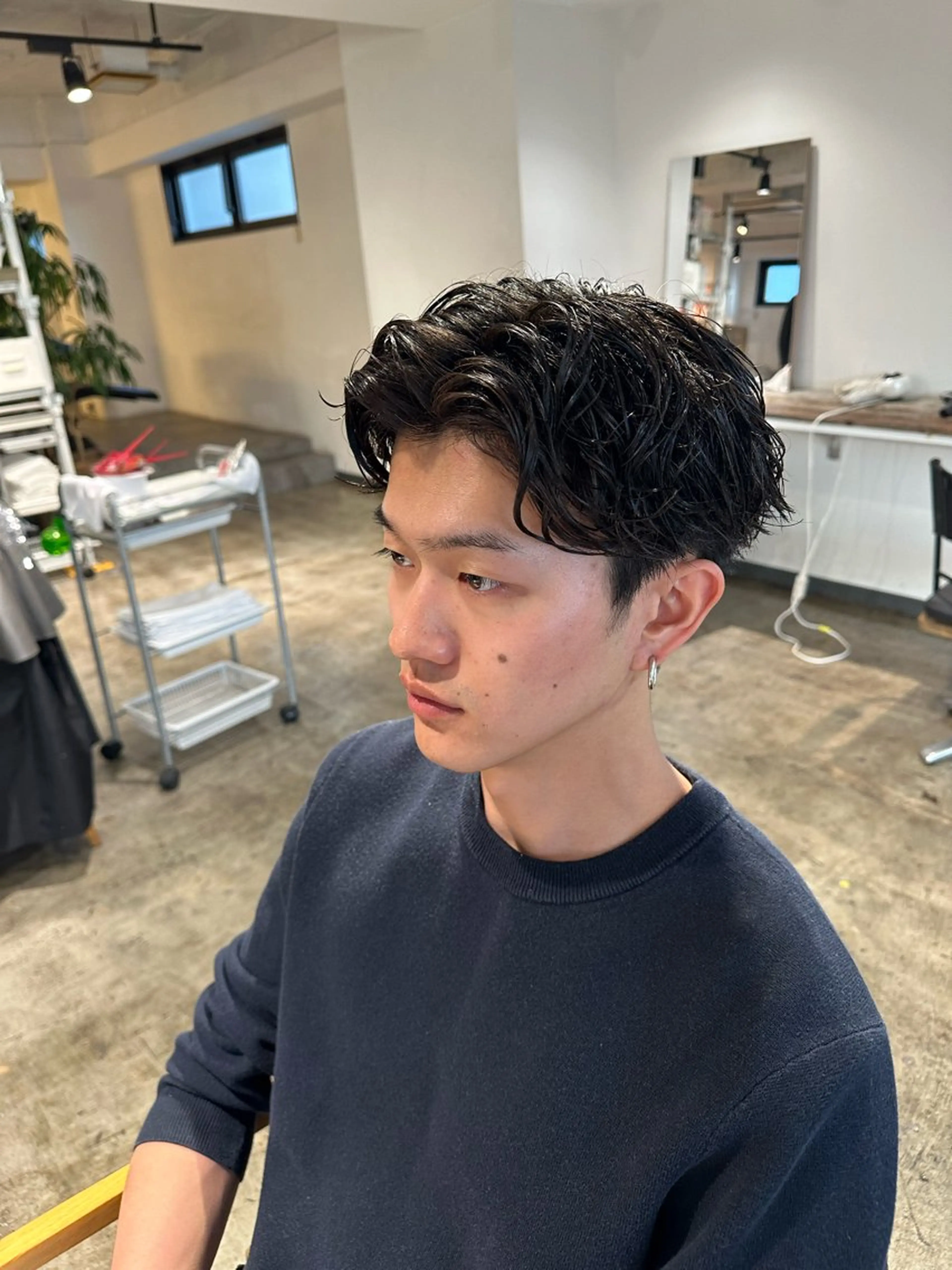 ショート パーマ メンズ センターパート フェードカット メンズパーマ プードルパーマ スキンフェード 【メンズ職人】 ✂️佐藤友のヘアスタイル