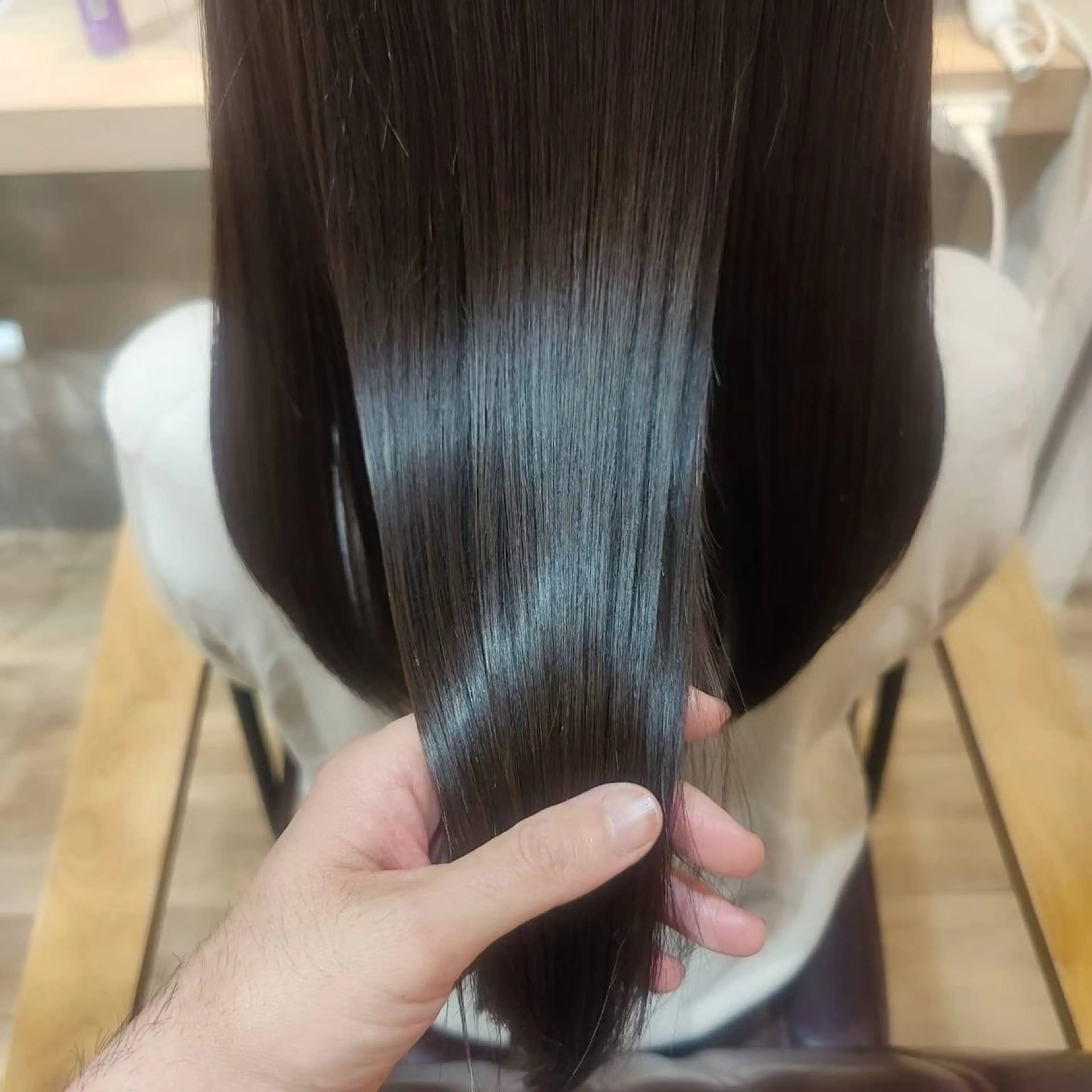 ロング 鳥見 若菜のヘアスタイル