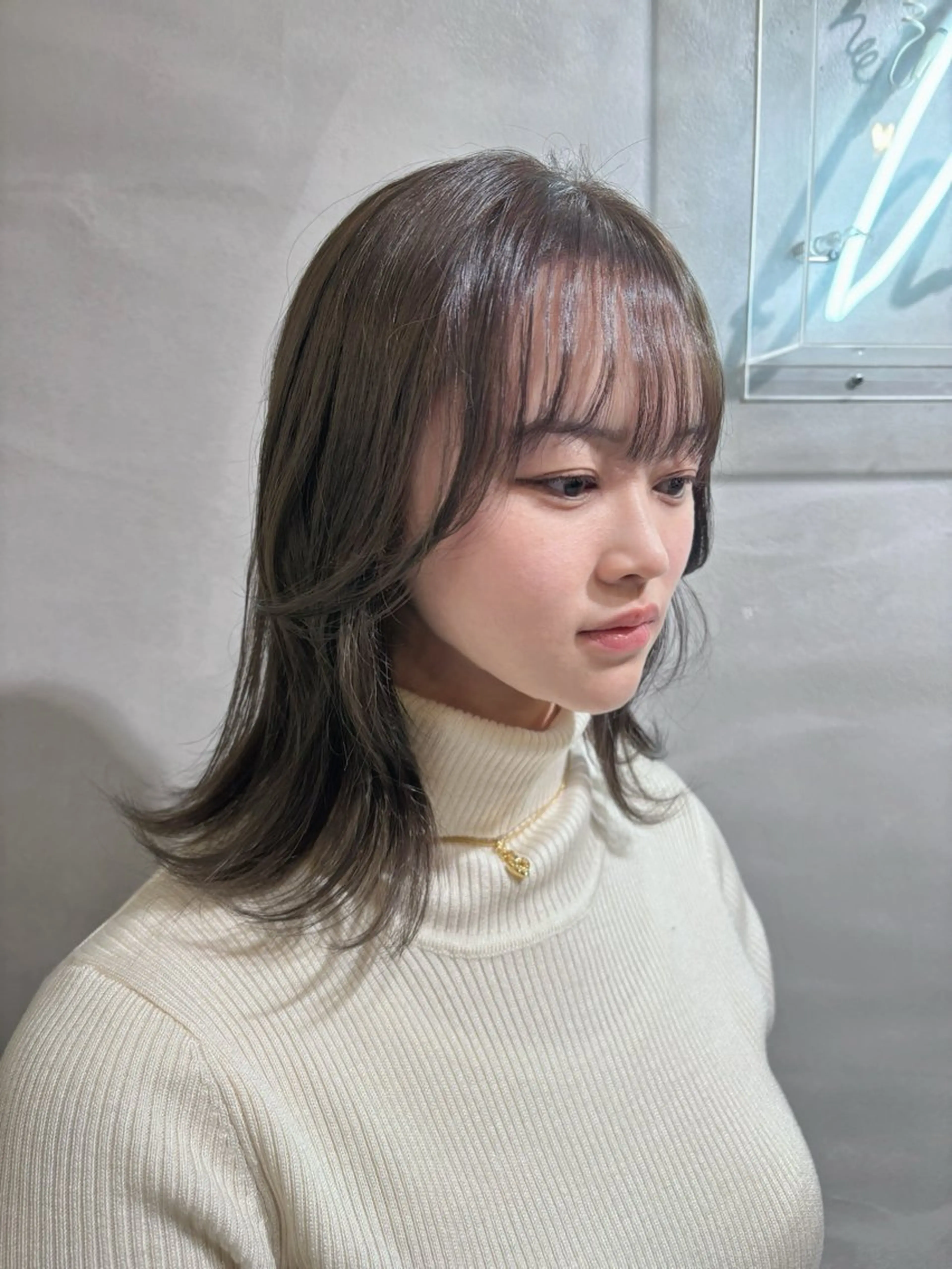 ミディアム カラー ベージュカラー 透明感カラー 髪質改善 似合わせカット トリートメント カット ヘアカラー トリートメント 盛れる顔まわりカット 🩰💕SHIONのヘアスタイル