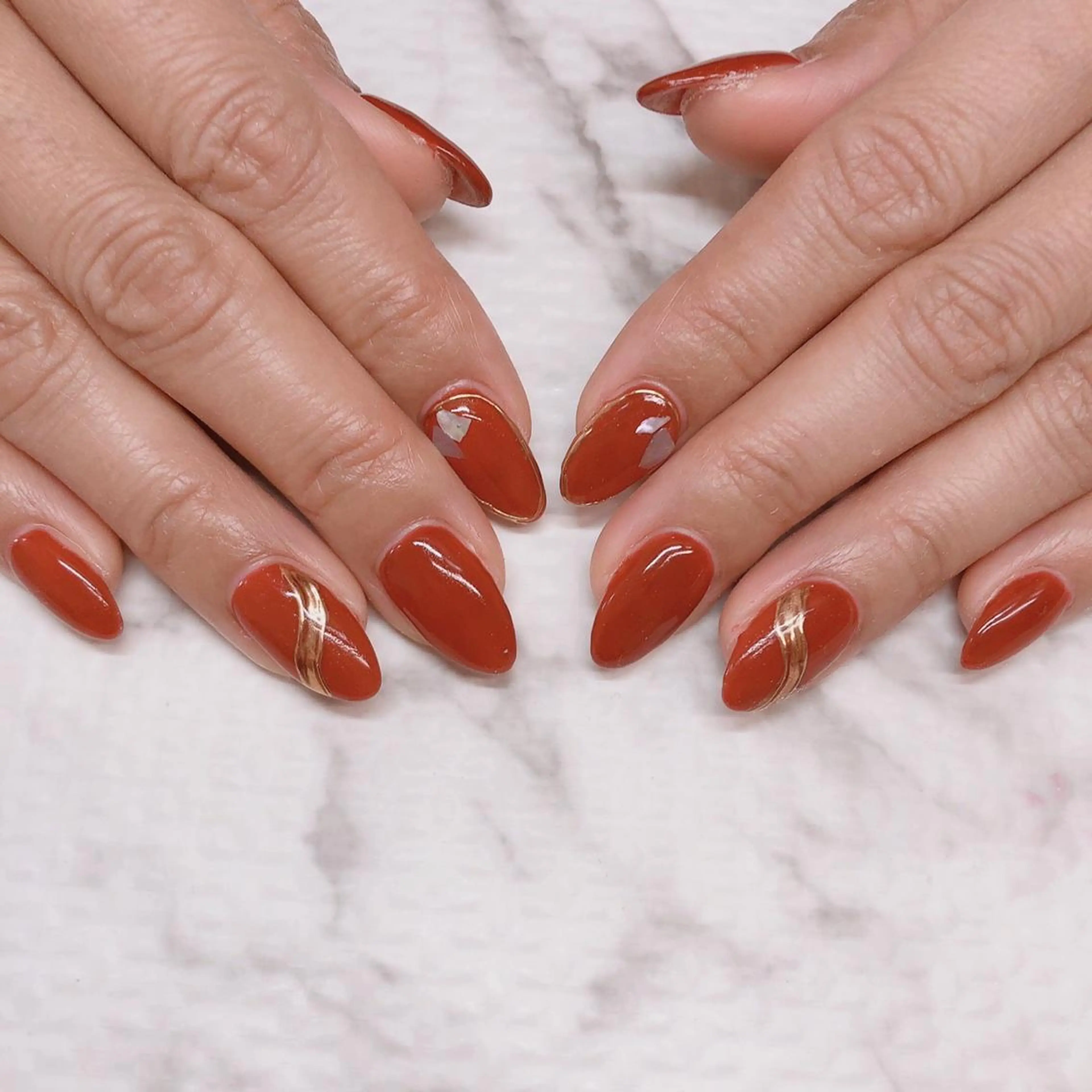 ネイル アニマル柄 べっ甲ネイル フットネイル ゴールド グリーン Lily Roseスタッフ一同のマツエク・マツパデザイン