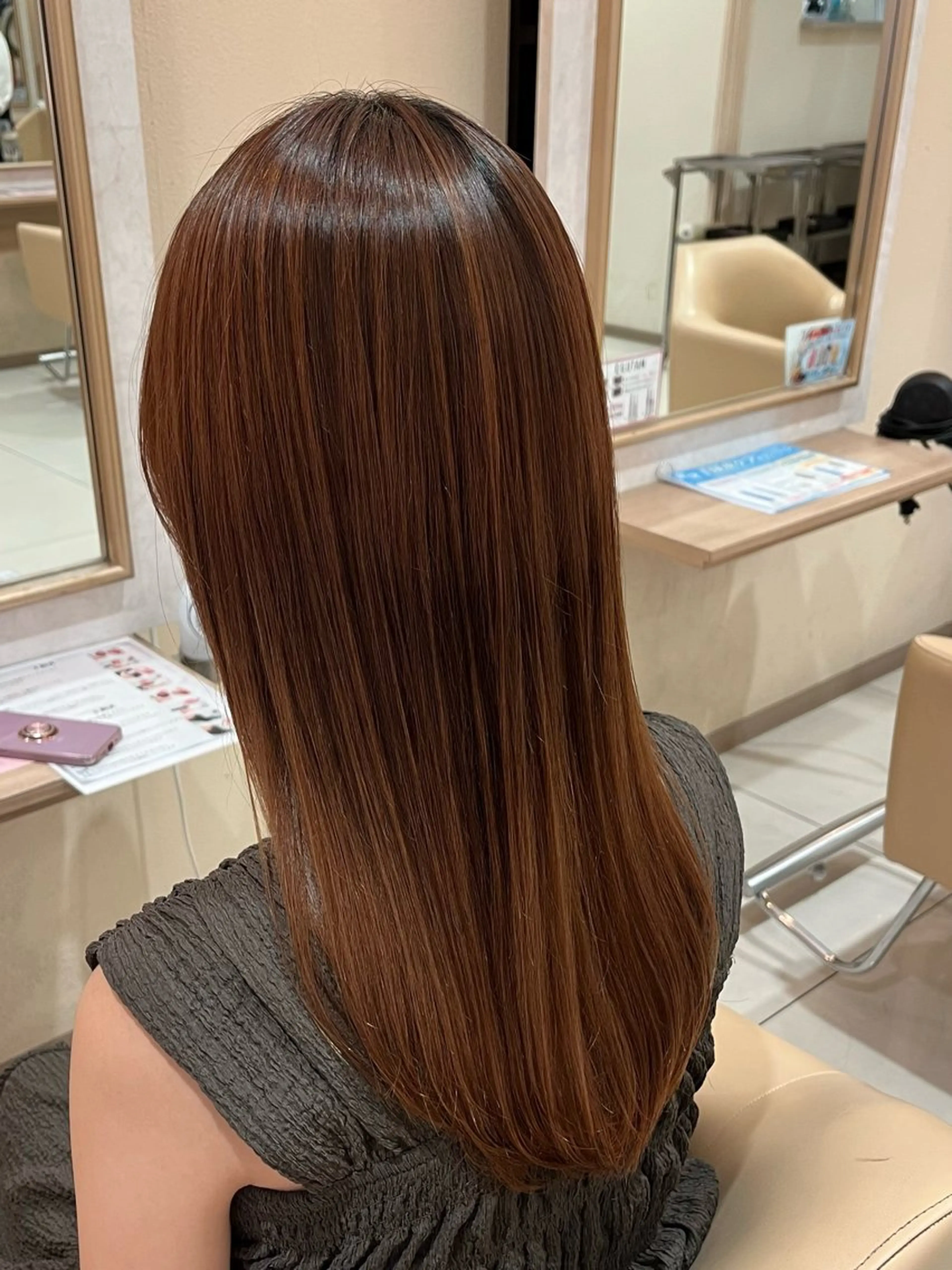 カラー 中根 智のヘアスタイル