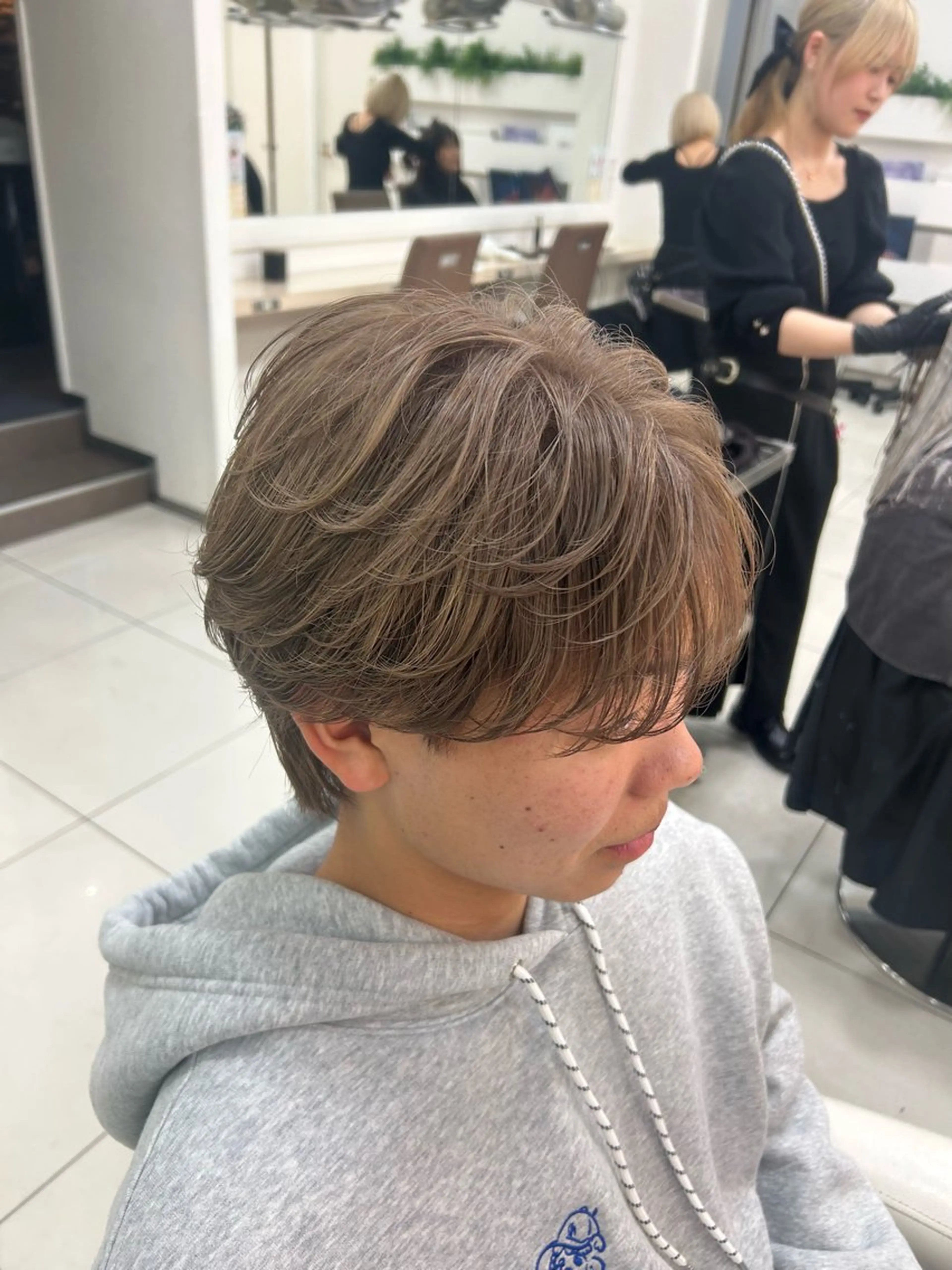 カラー パーマ メンズ センターパート フェードカット フェザーパーマ カルマパーマ マッシュ 髪質改善/艶カラー/ メンズパーマ/鈴木のヘアスタイル