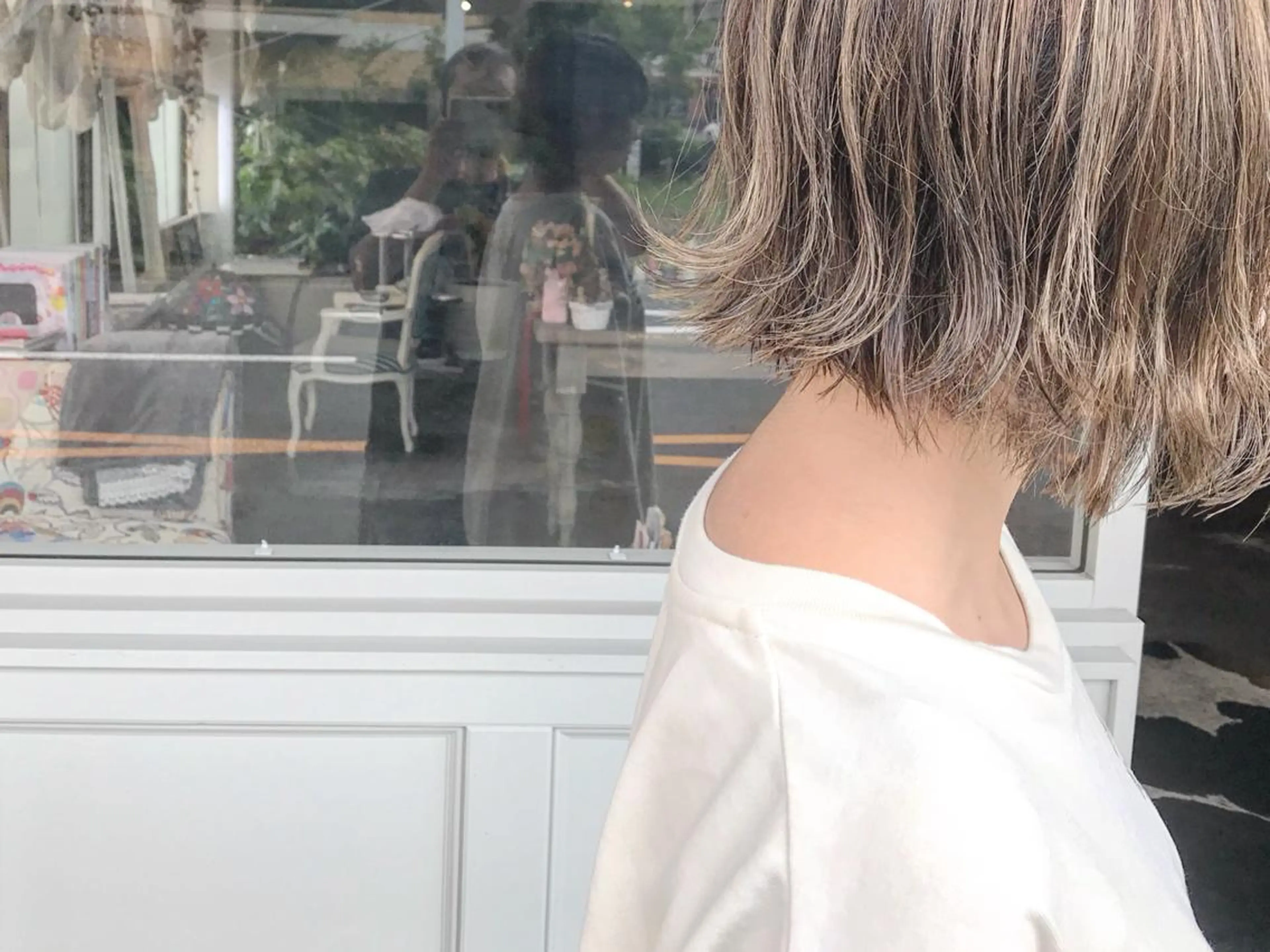 ショート カラー ヘアアレンジ ブリーチ グラデーションカラー ハイライトカラー ハイライト おくれ毛 Mariana/ 鶴原-ハイライトのヘアスタイル