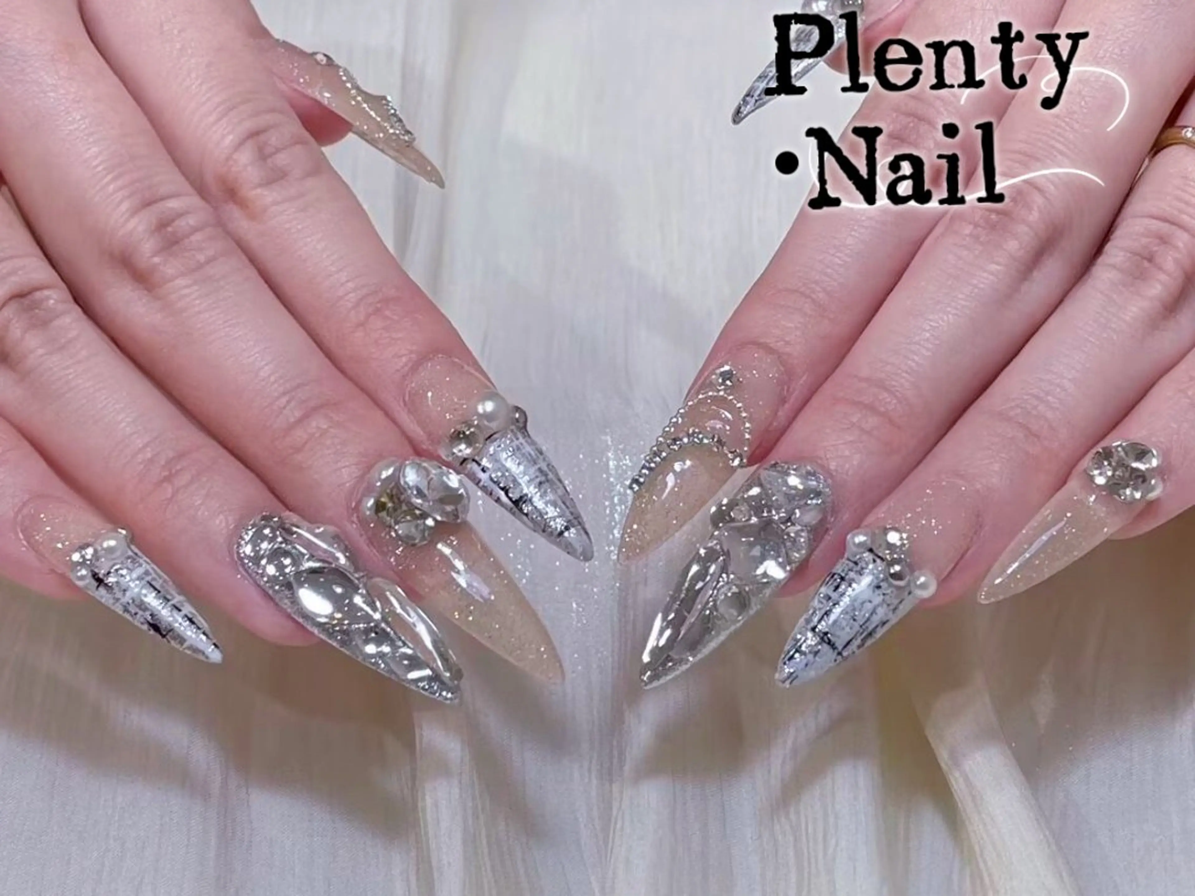 ネイル アートネイル オーロラネイル ガーリー キラキラネイル マグネットネイル Diamond Kokona🩷のネイルデザイン