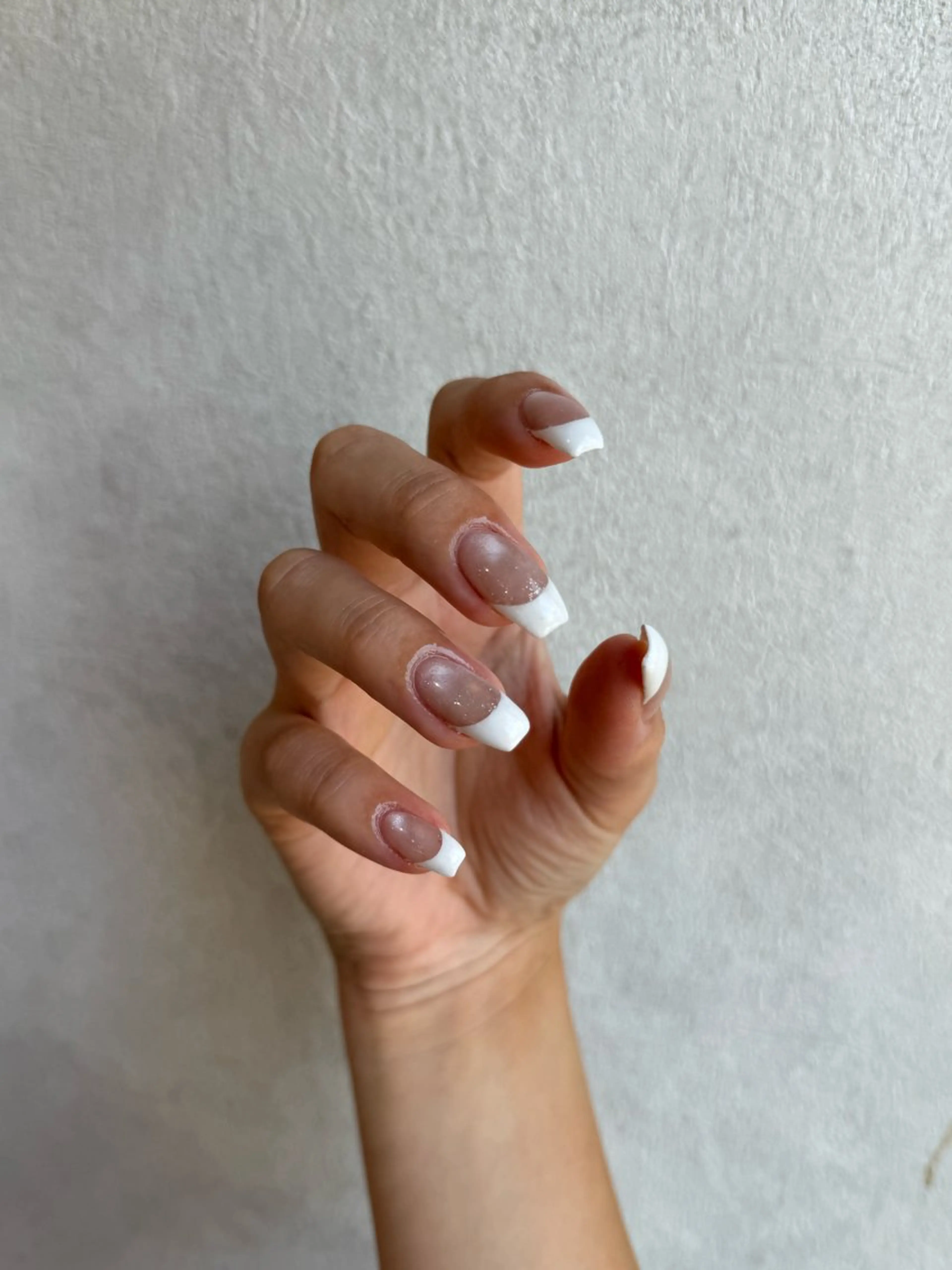ネイル フレンチネイル マグネットネイル ホワイト ハンドネイル nalu🐚 京橋｜Rommyのネイルデザイン