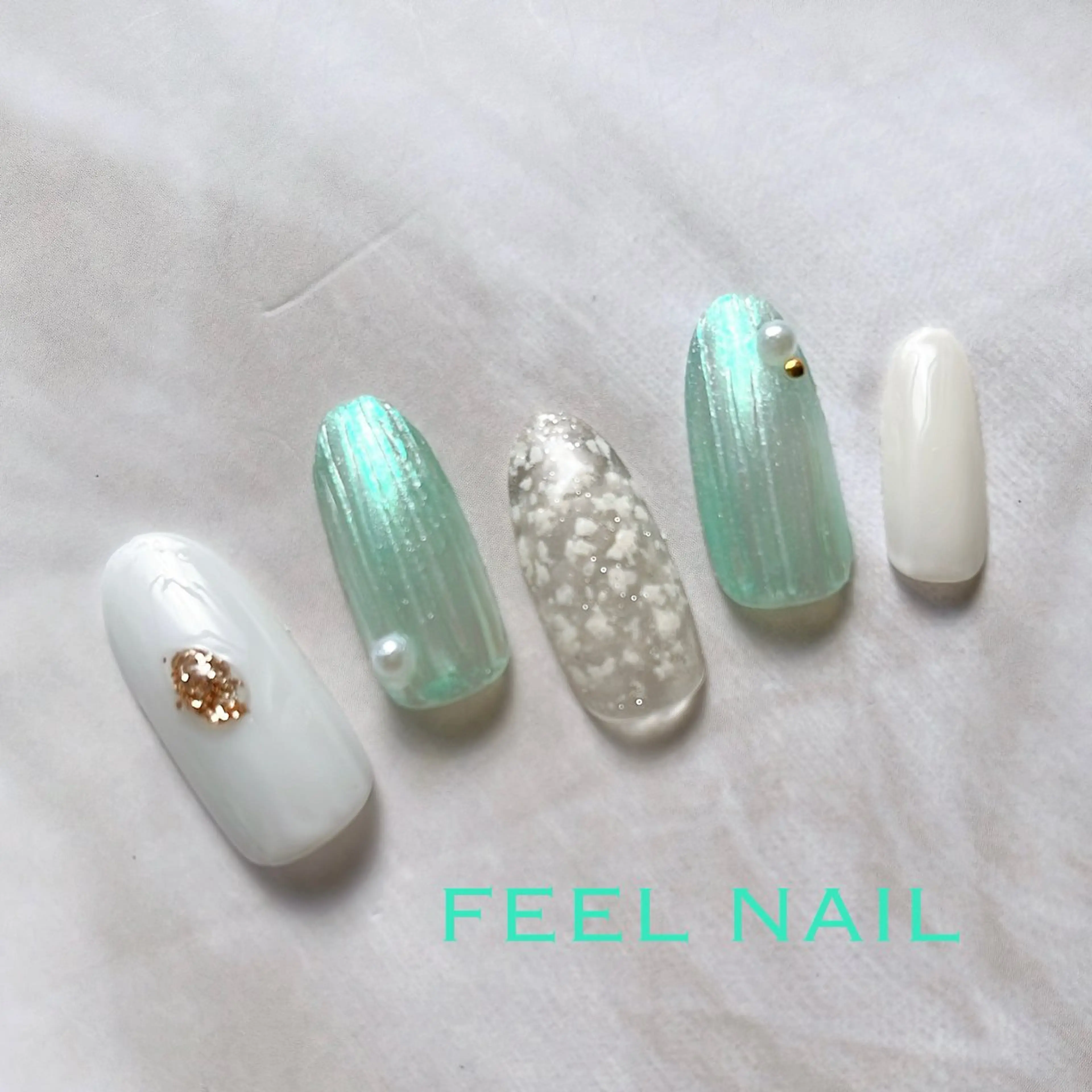 ネイル キラキラネイル ネイルチップ 秋好 悠のネイルデザイン