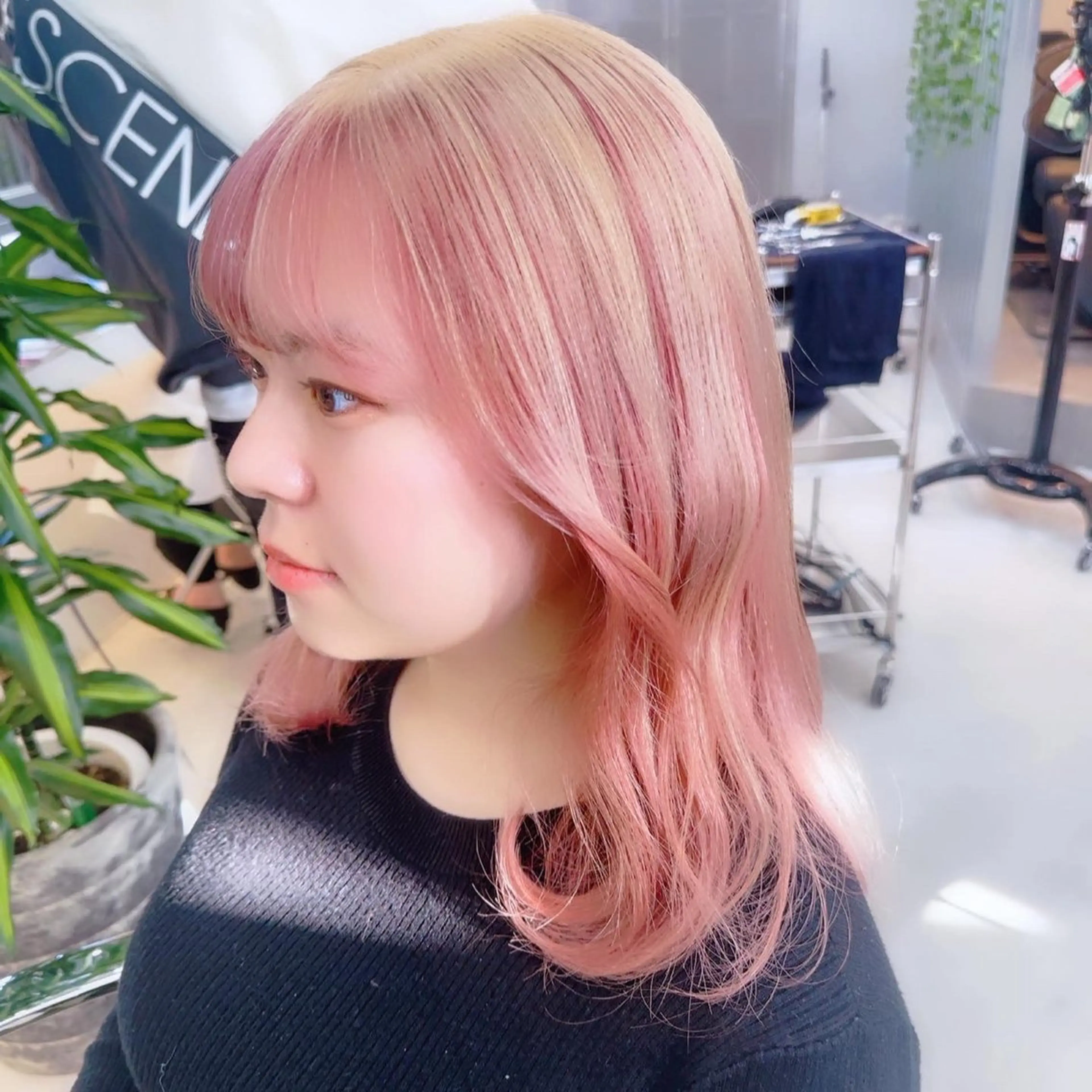 ミディアム カラー ヘアカラー トリートメント 岡野 静華のヘアスタイル