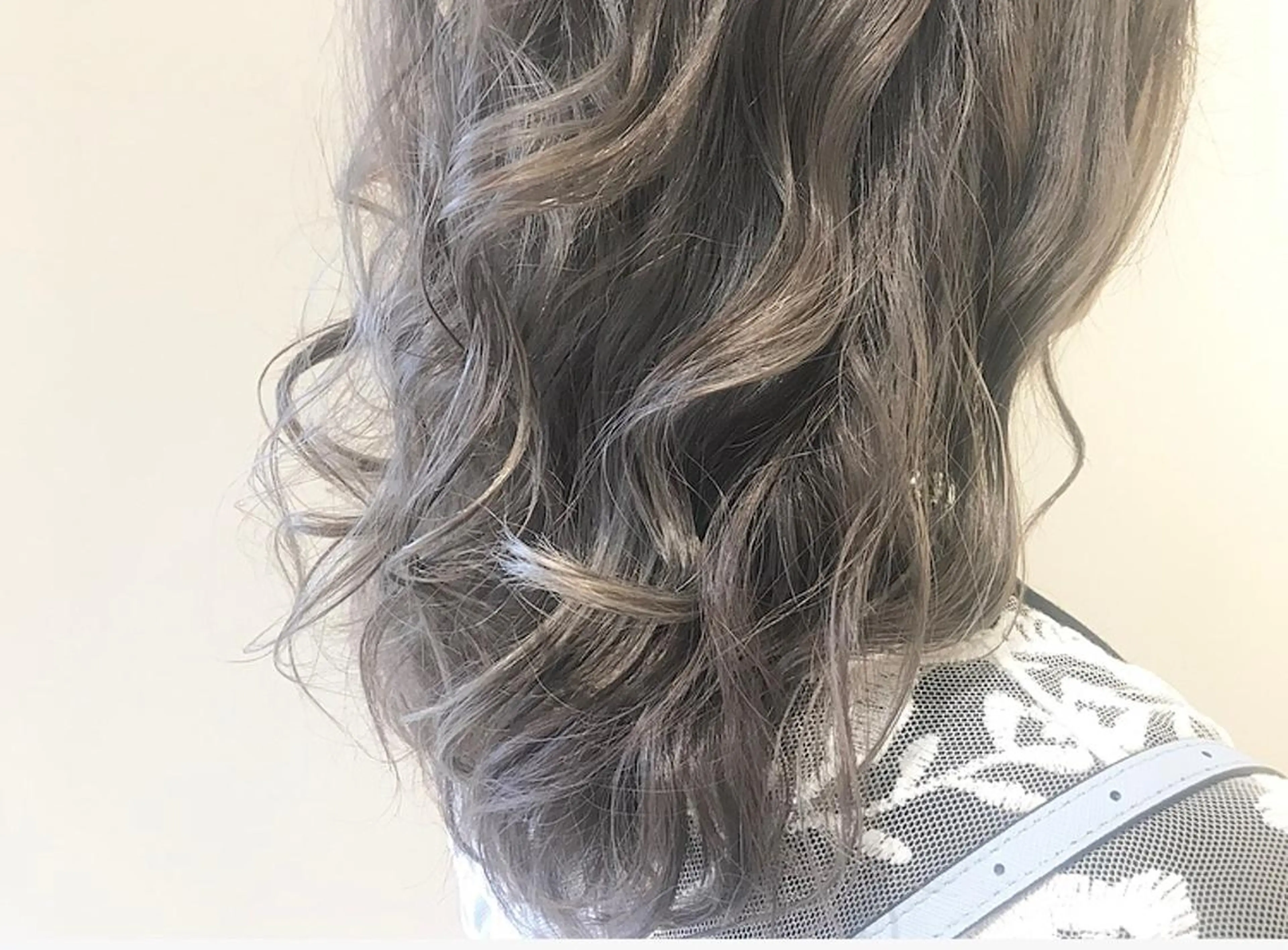 セミロング カラー シルバー 大阪福島 韓国まつげ Sayaka🤍🐩のマツエク・マツパデザイン