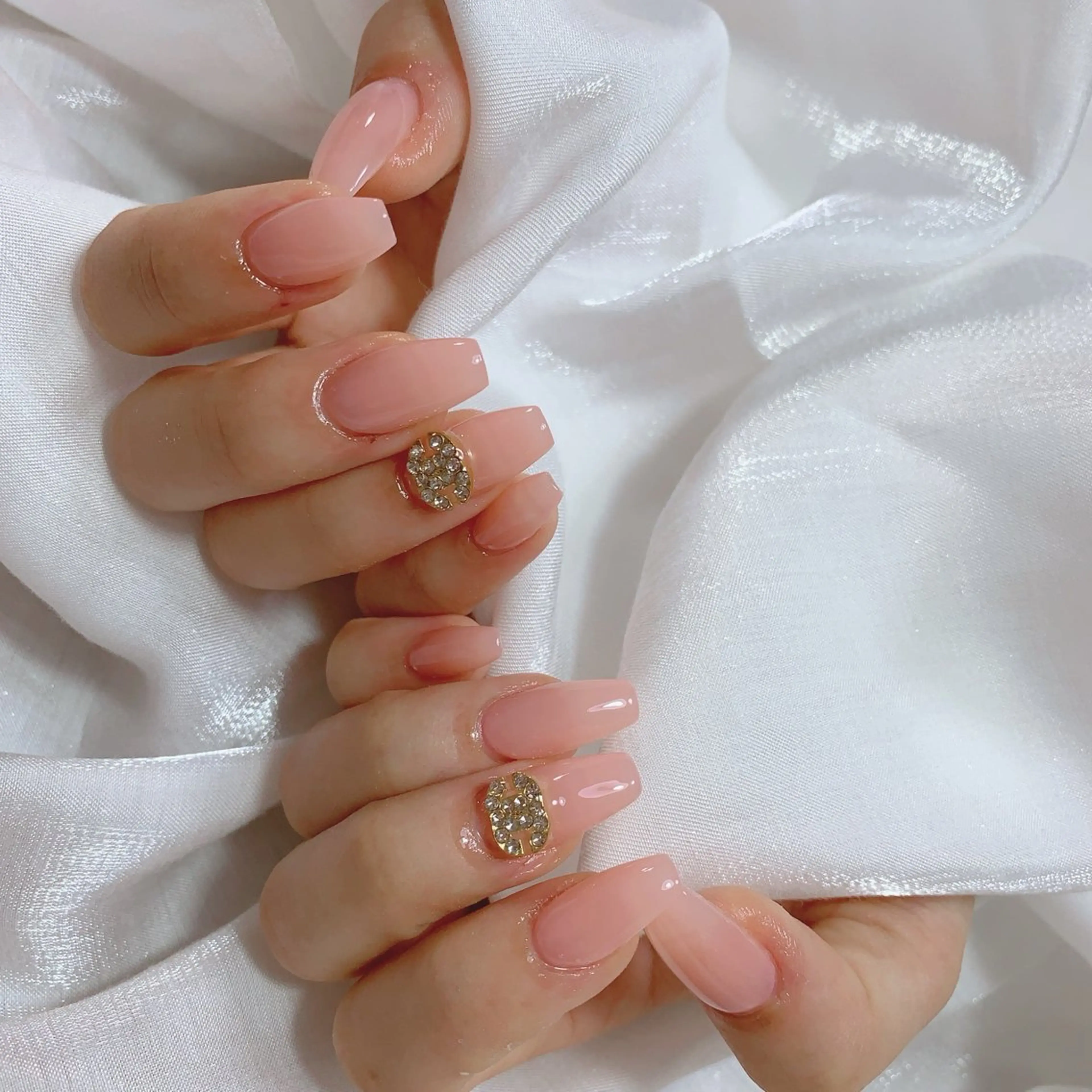 ネイル ブルー チークネイル フレンチネイル ハート ホログラムネイル インフィニティ ネイルサロンのネイルデザイン