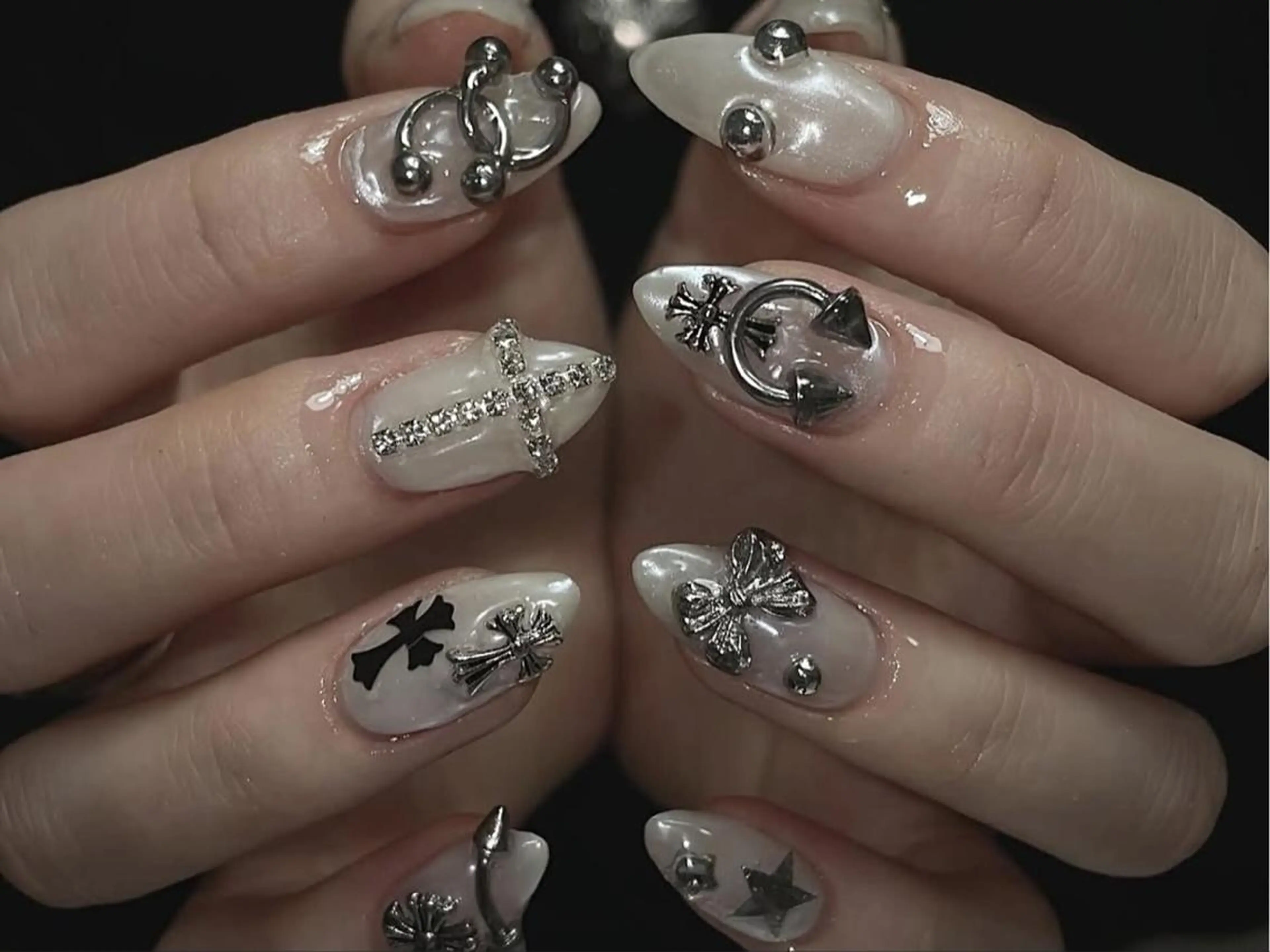 ネイル オーロラネイル 長さ出し フットネイル フレンチネイル ジェルネイル One Plus Nail Salonのネイルデザイン