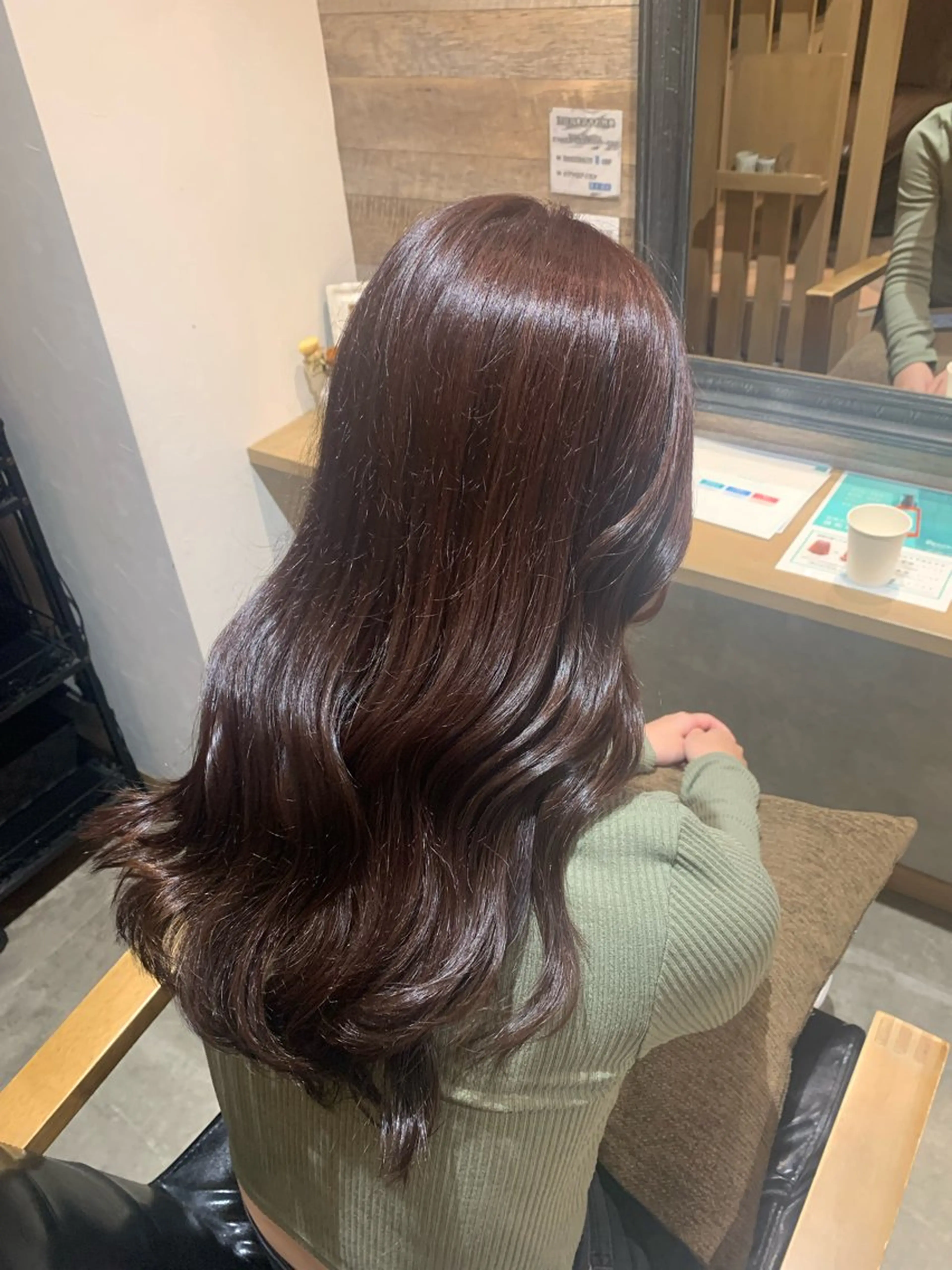 ロング ピンクブラウン 佐藤 杏奈のヘアスタイル