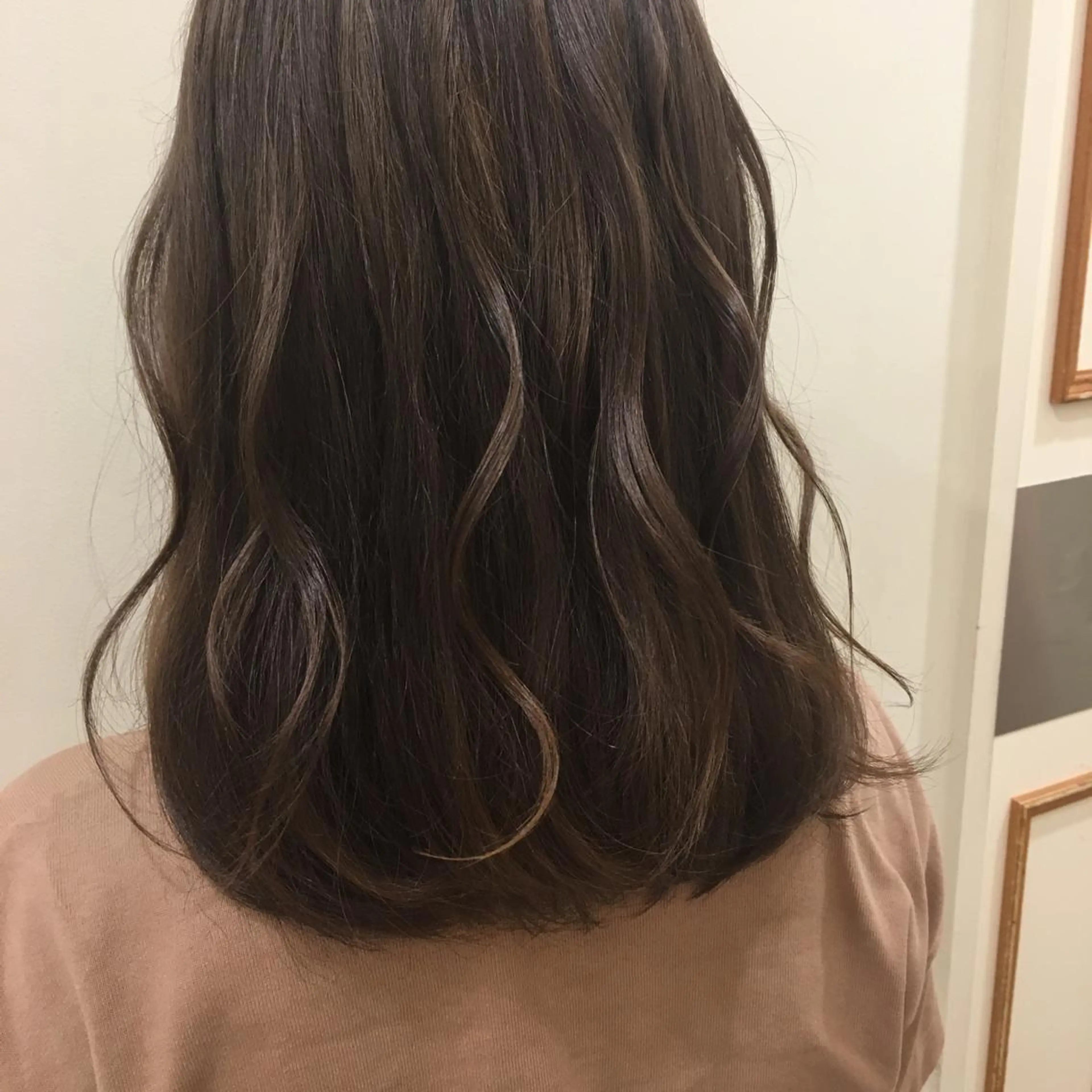 カラー アッシュ ベージュカラー ブリーチ ヘアカラー トリートメント 艶カラー/韓国風ヘア 🩵shioneのヘアスタイル