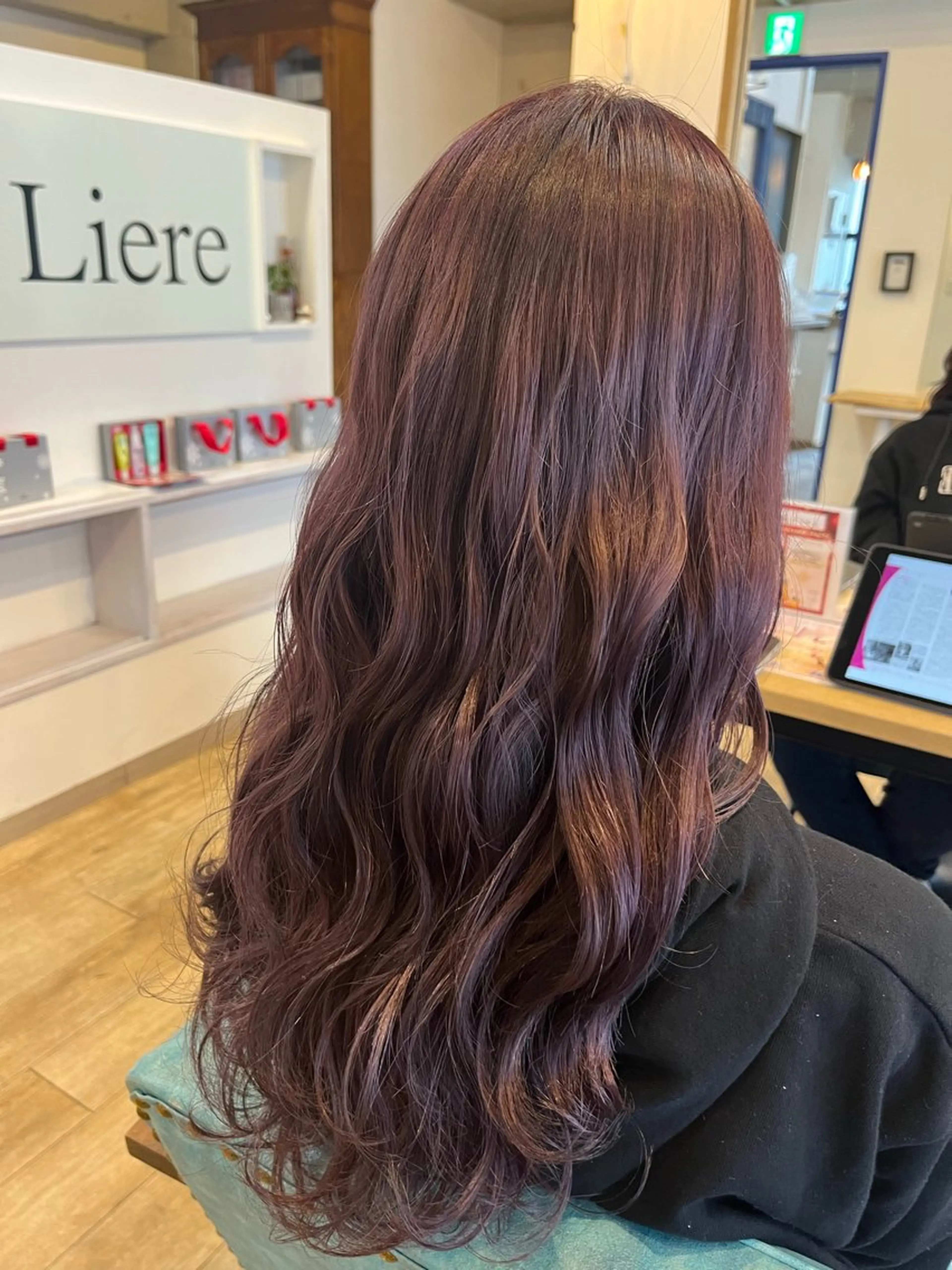 ロング カラー ヘアアレンジ ベージュカラー ラベンダーカラー ラベンダーベージュ 【lyann表参道】 大内優衣のヘアスタイル