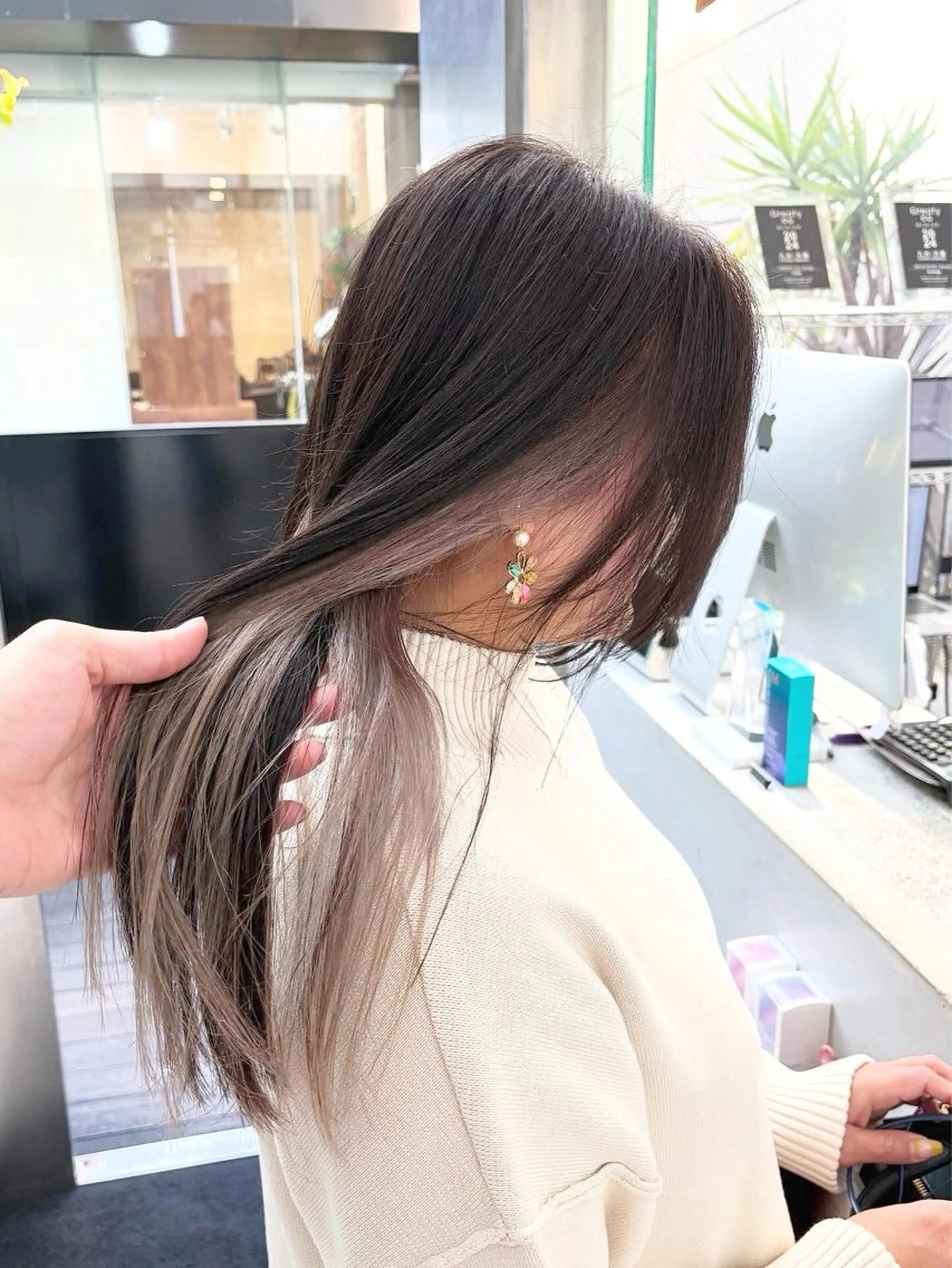 ロング カラー ブリーチ インナーカラー ヘアカラー トリートメント インナーカラー/天神 ブリーチ/吉田のヘアスタイル