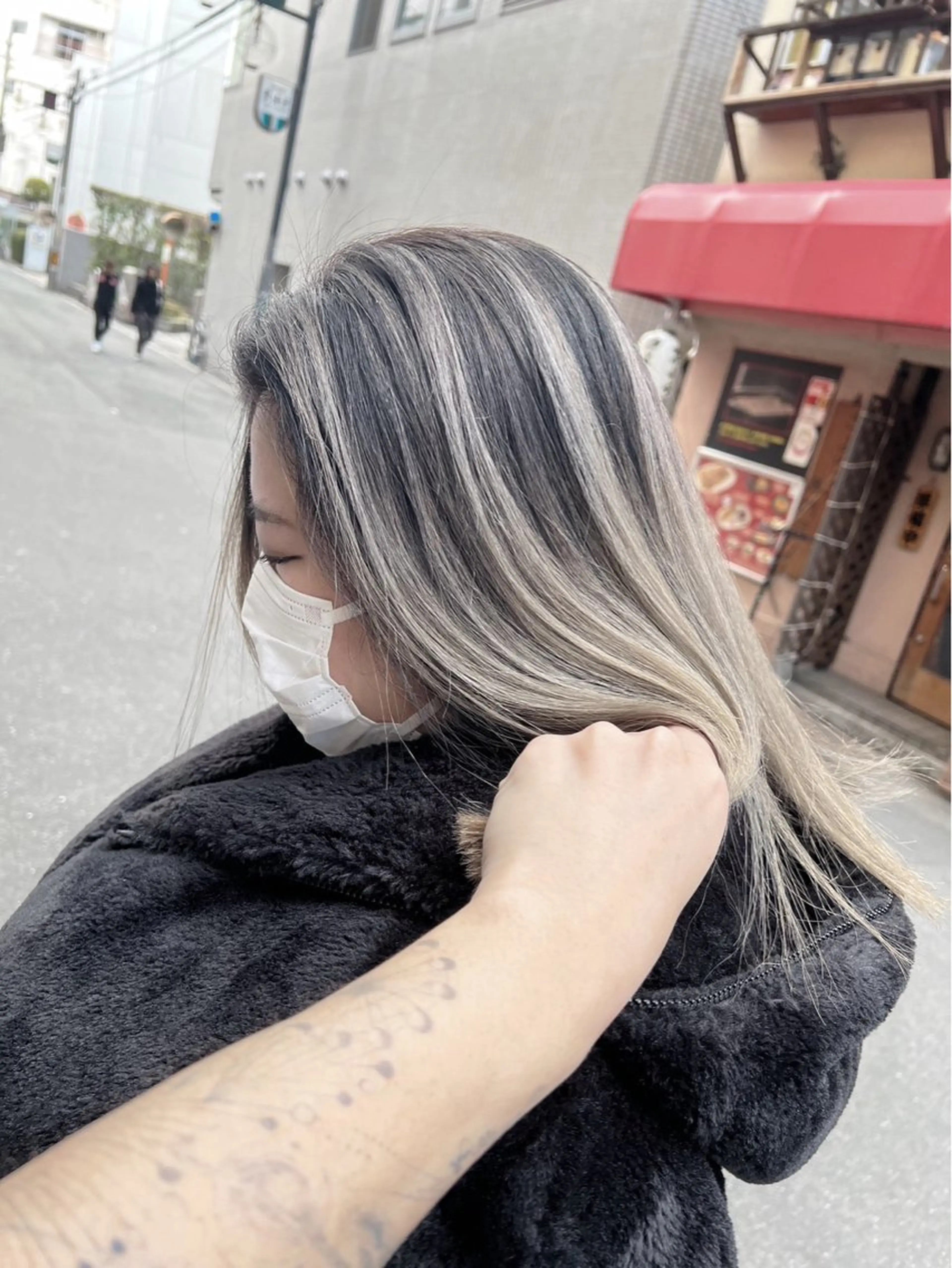 ミディアム カラー バレイヤージュ グレージュ レイヤーカット ヘアカラー ROBIN所属・指名数No.1 /NAOYAのヘアスタイル