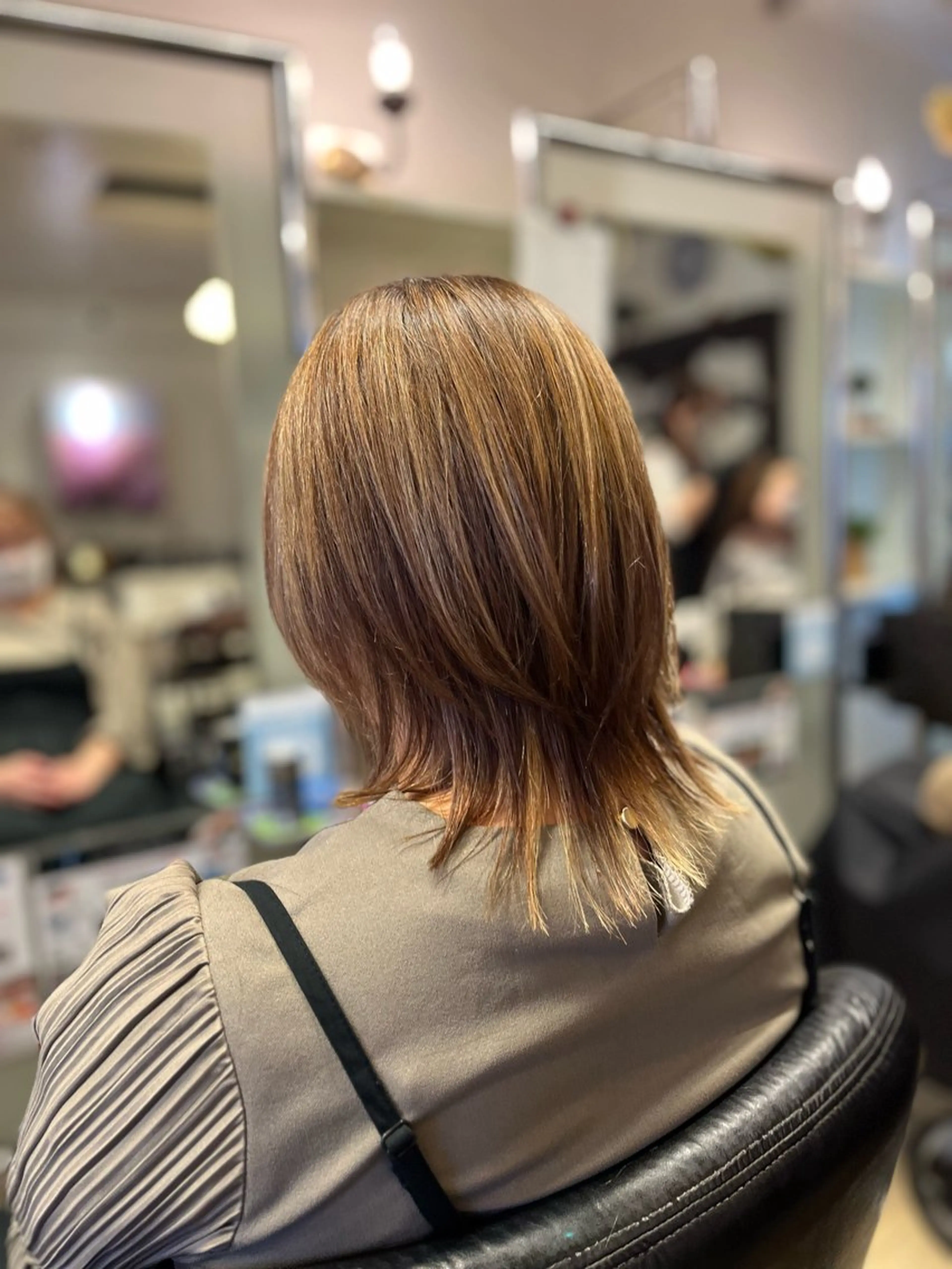 セミロング カラー 矢崎 身江子のヘアスタイル