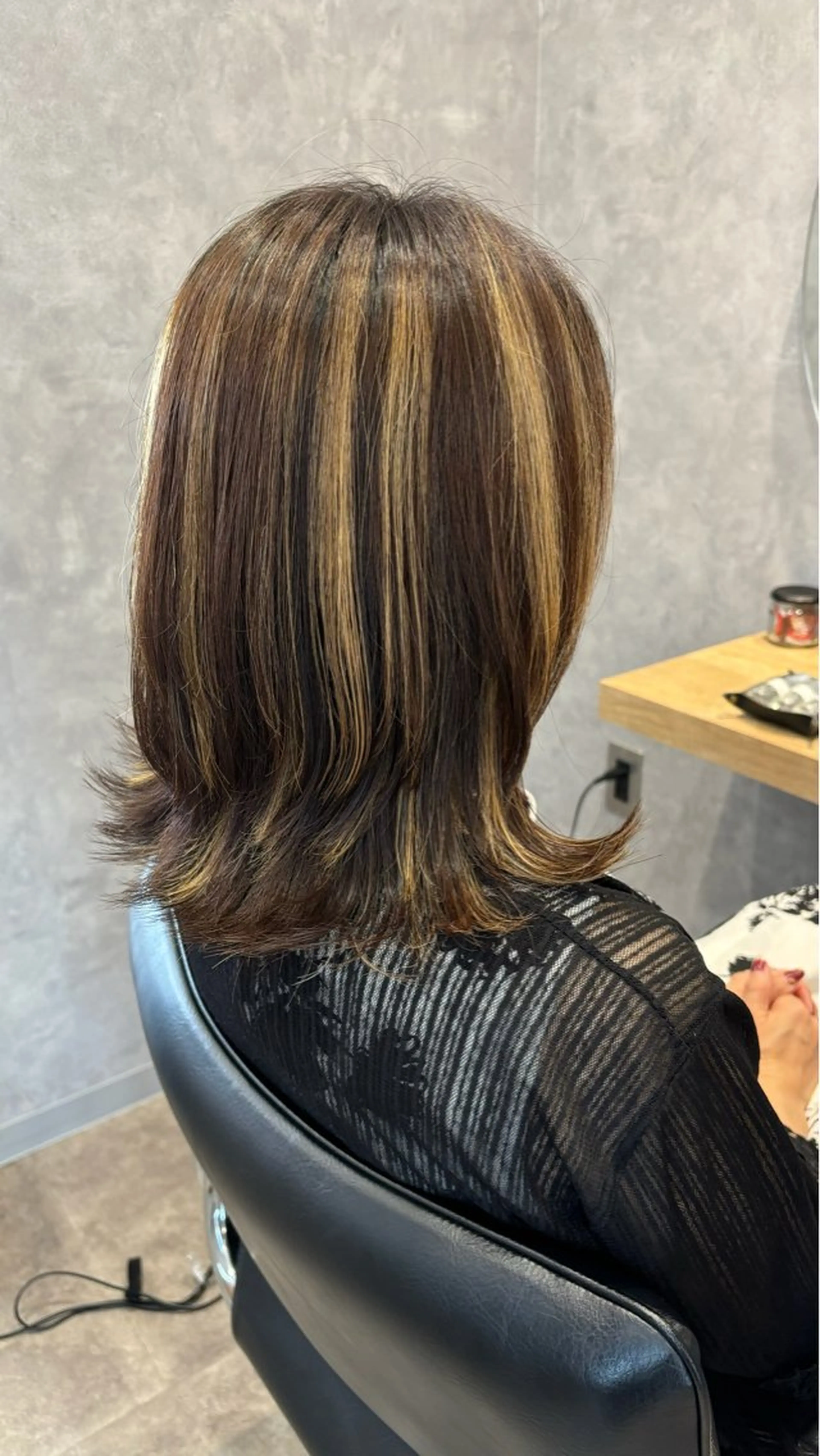 ミディアム レイヤーカット ウルフカット 萩原 あんのヘアスタイル