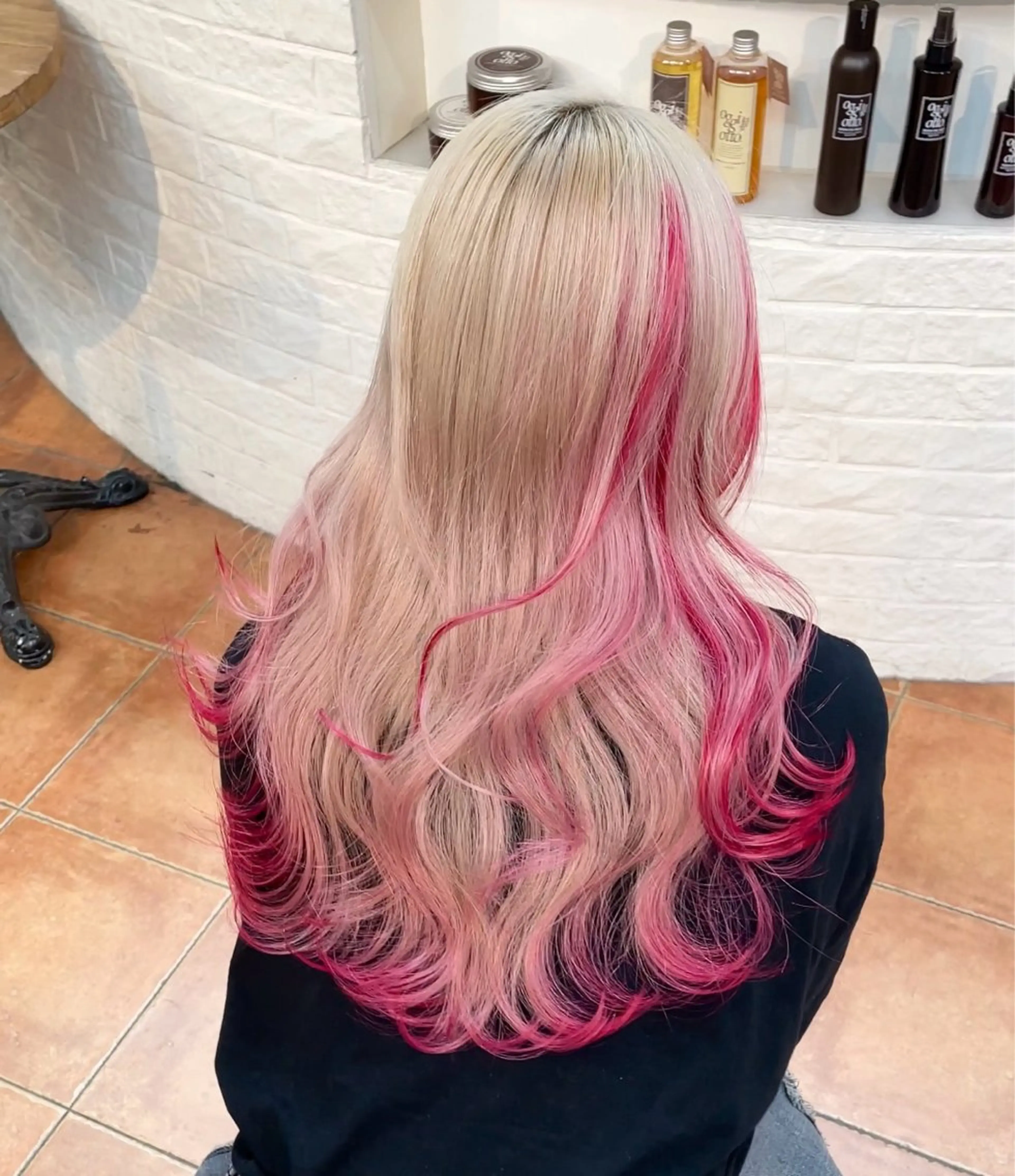 ロング カラー ブロンド デザインカラー レッドカラー JEWIL SHIBUYAのヘアスタイル