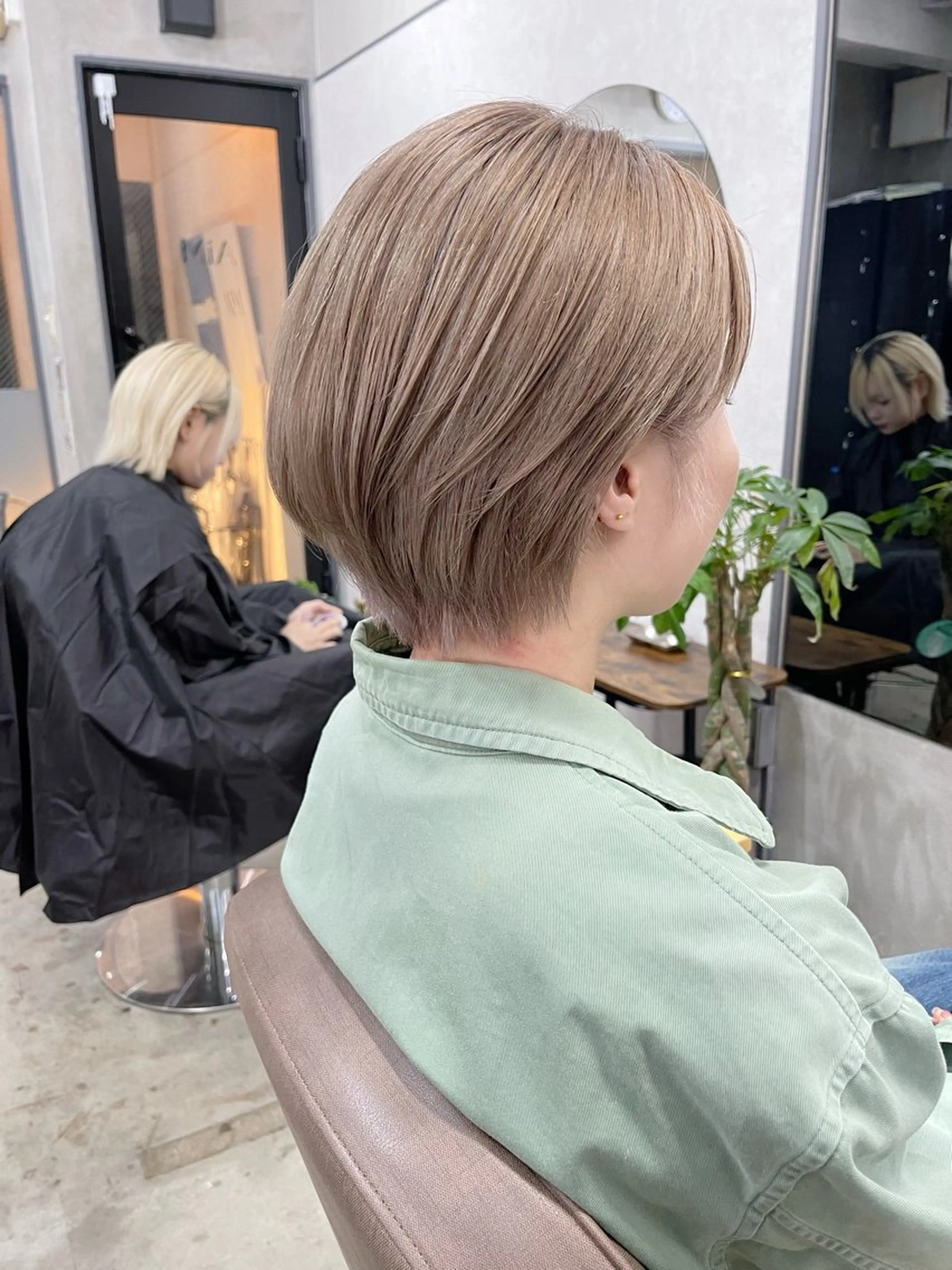 ショート カラー ベージュカラー ミルクティーベージュ ショートヘア AiM 大名　似合わせカットのヘアスタイル