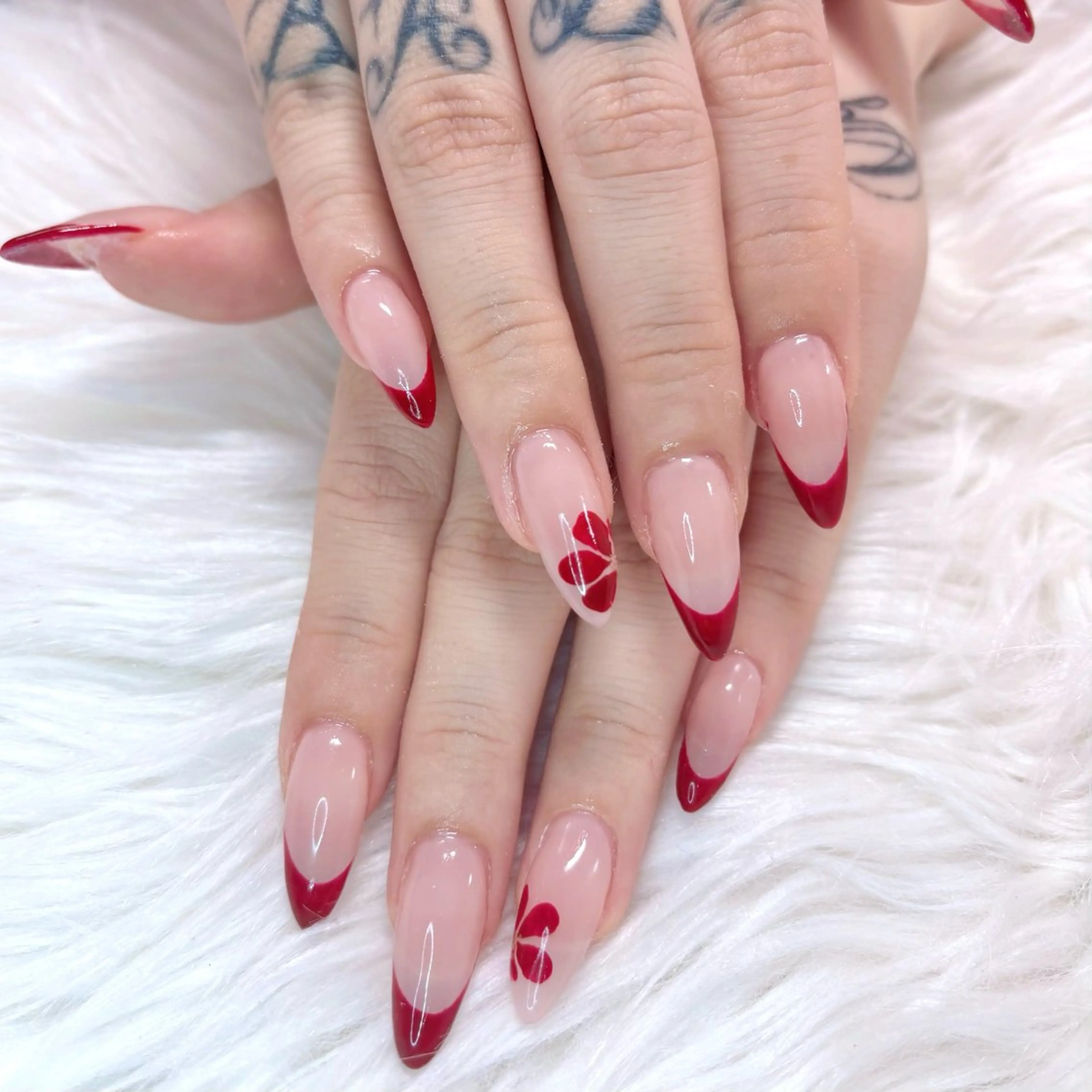 ネイル フラワーネイル フレンチネイル 赤色 ハンドネイル Noix nailのネイルデザイン