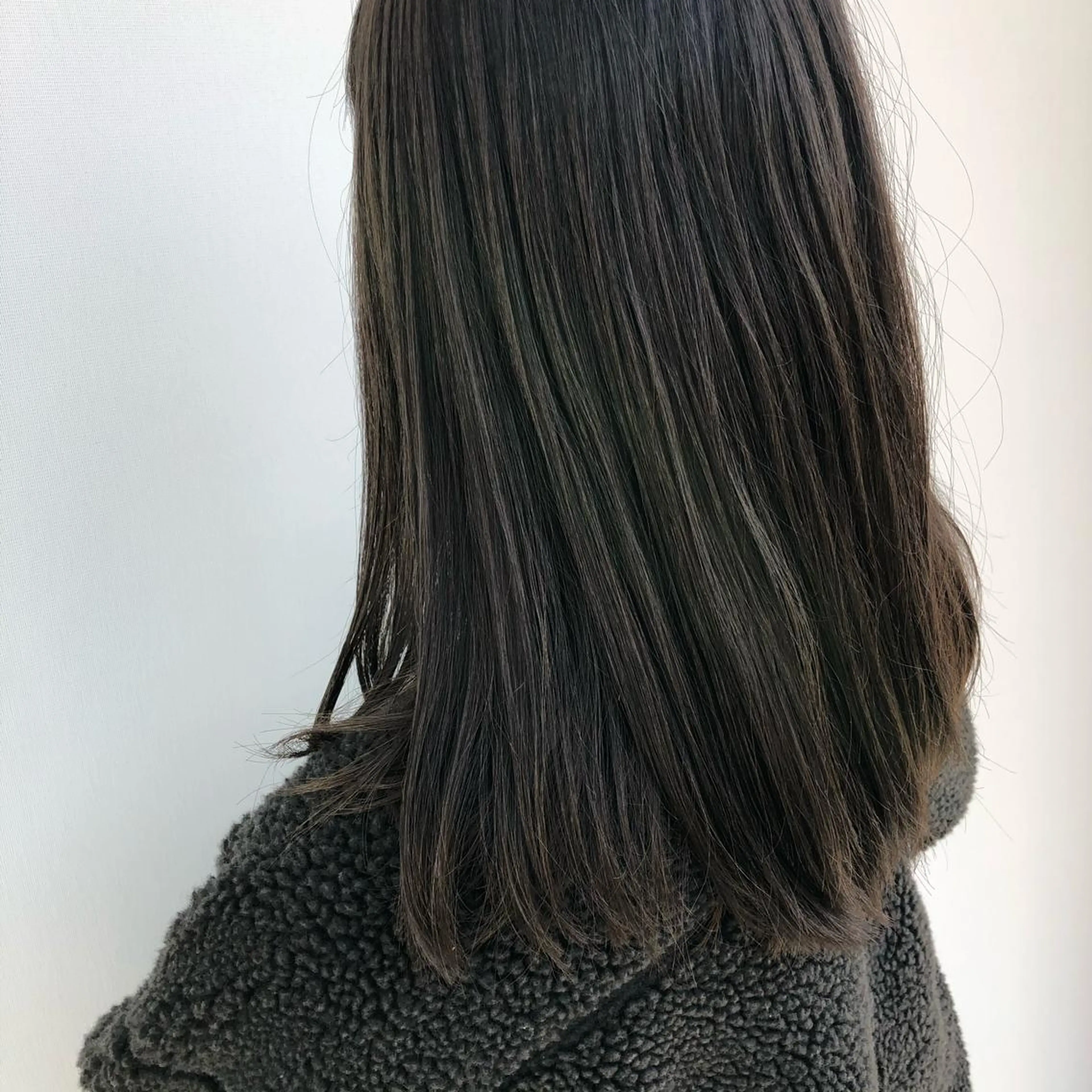 セミロング カラー ブリーチ グレージュ ブリーチなしカラー トリートメント ナカタケ ユウのヘアスタイル