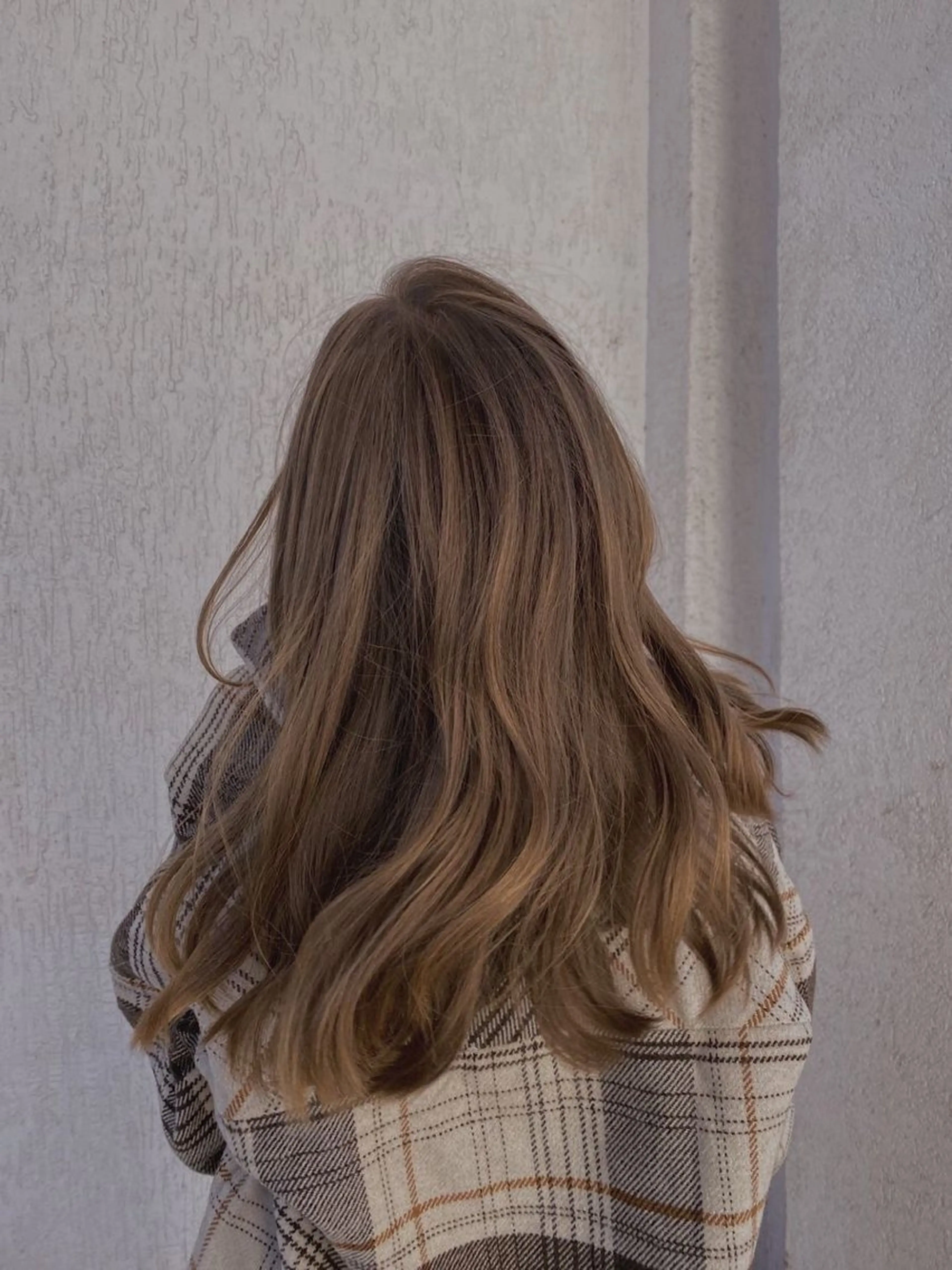 ロング カラー ブリーチ nok所属・レイヤー/ベージュ/ どますず🌺のヘアスタイル