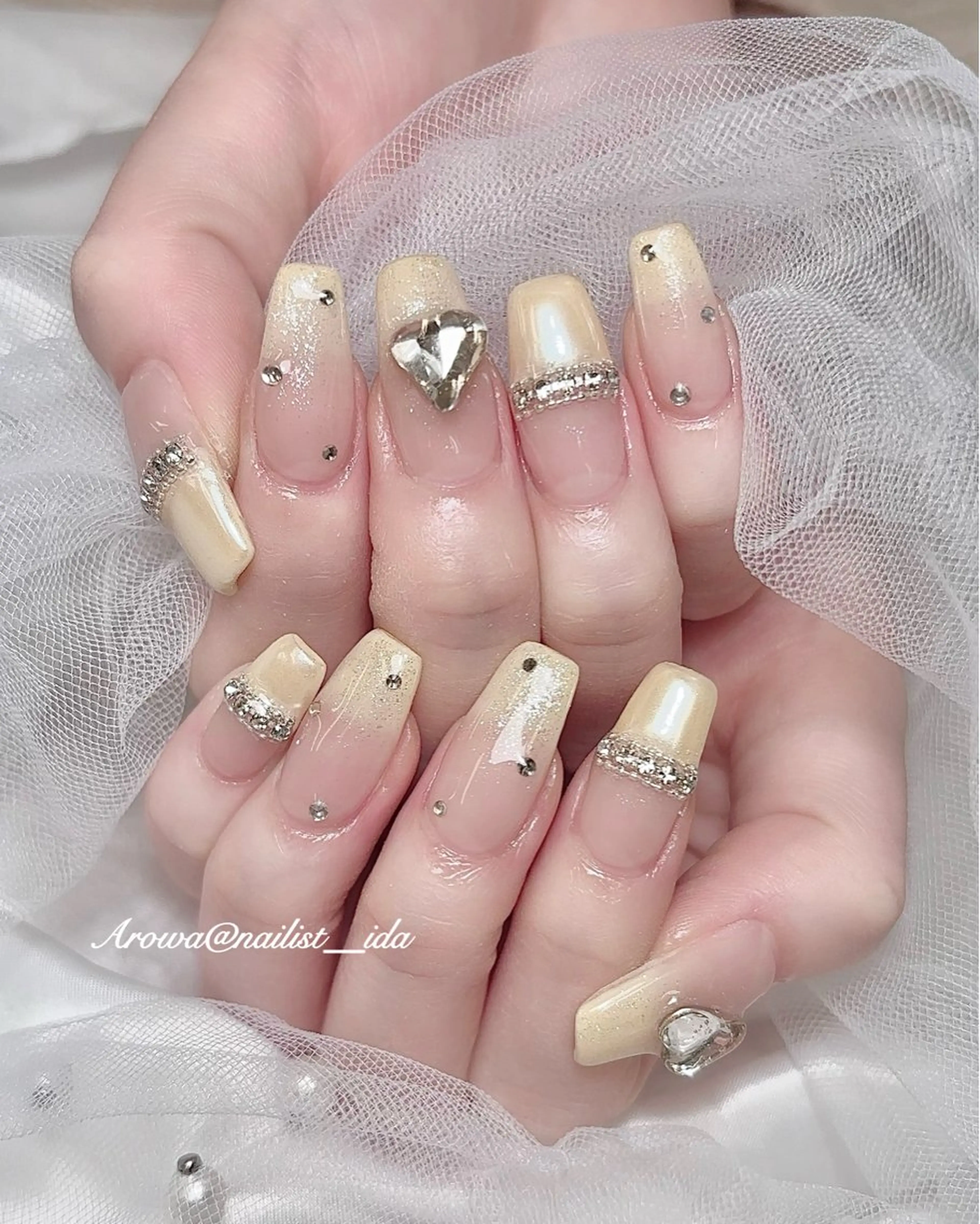 ネイル ハート 黄色 ハンドネイル Arowa 伊田のネイルデザイン