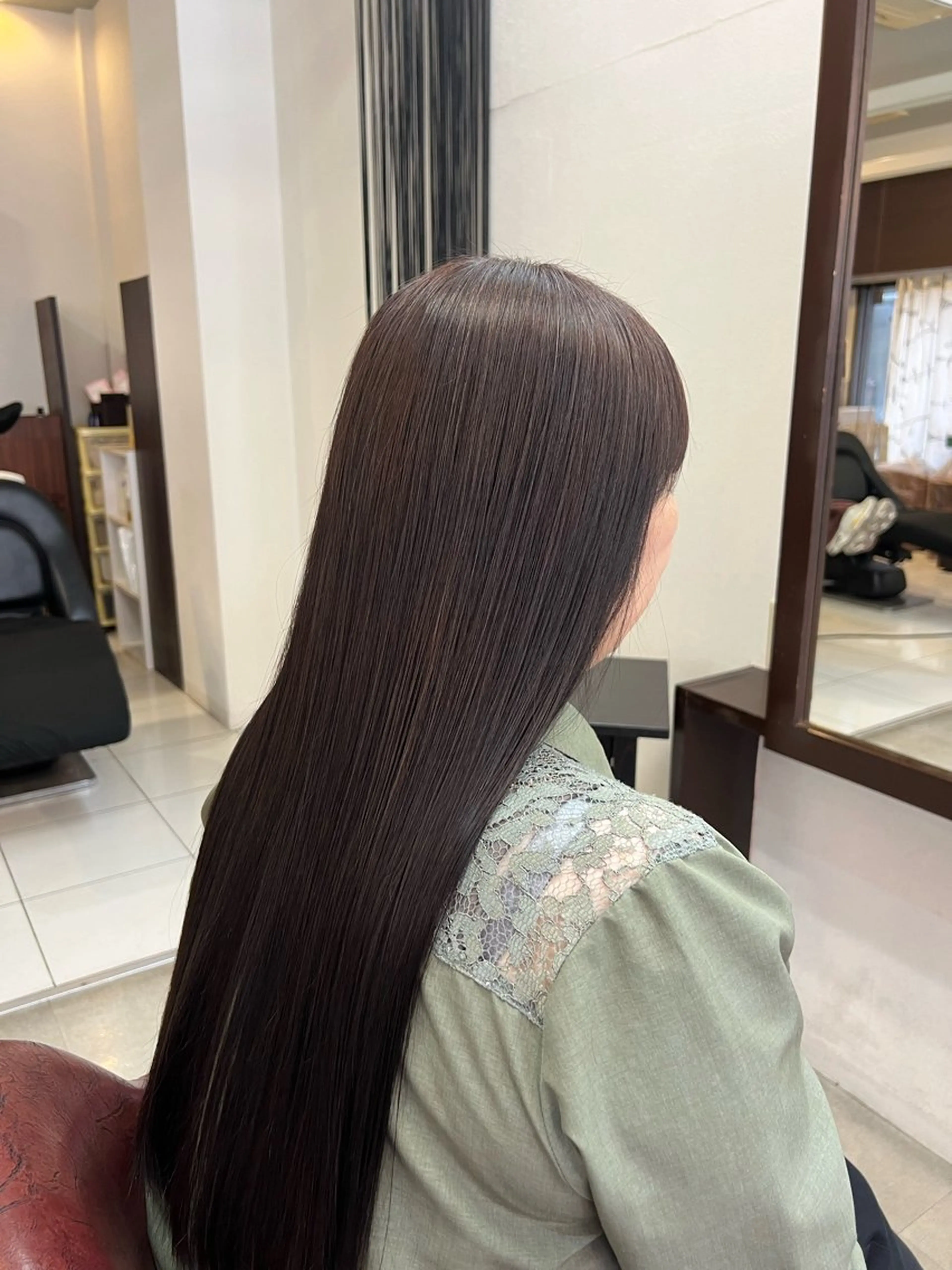 ロング カラー グレージュ オリーブグレージュ オリーブグレー カット ヘアカラー トリートメント 松山 優里のヘアスタイル