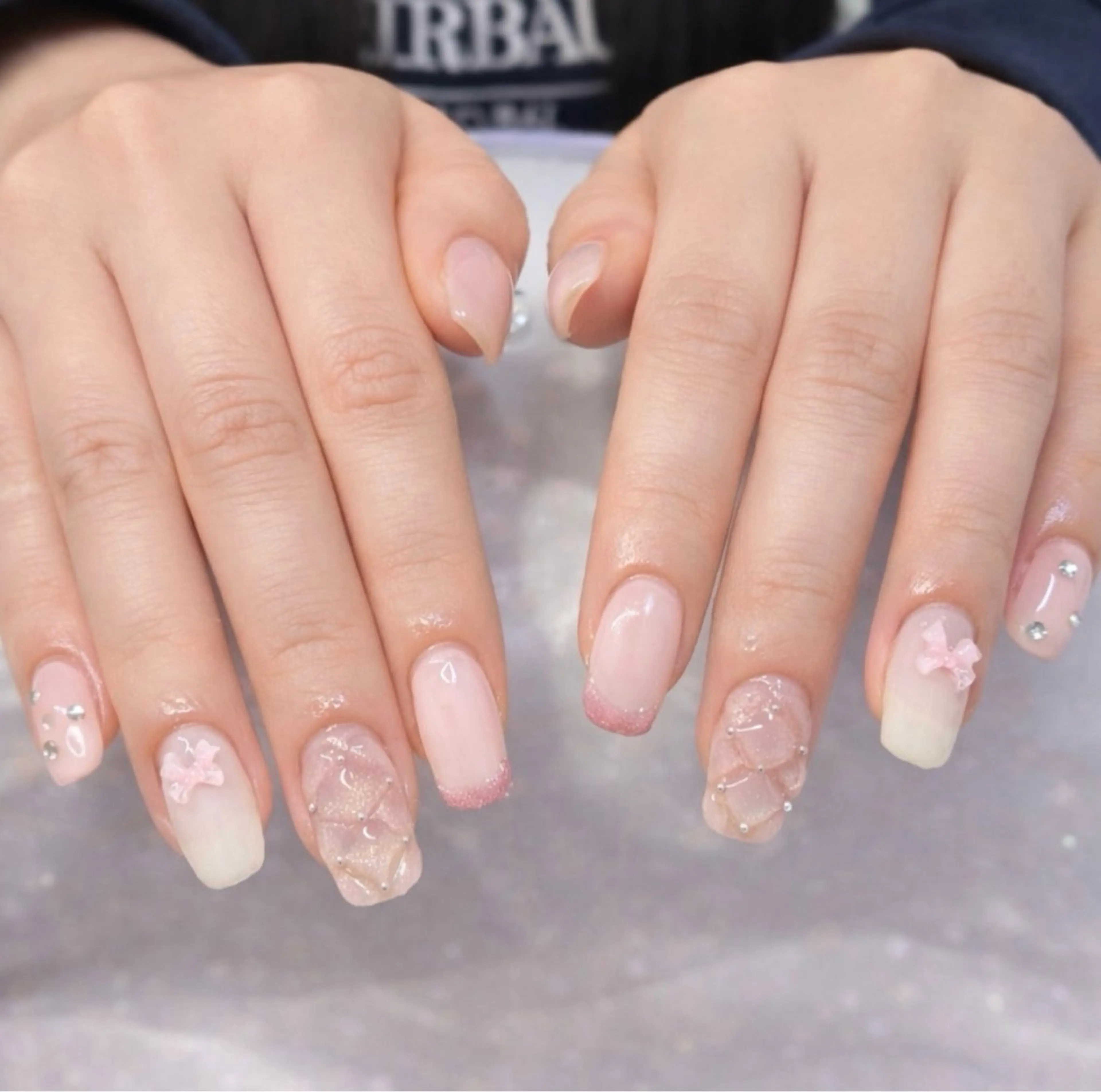 ネイル フラワーネイル グラデーション ラメ(グリッター) ピンク ぷっくりネイル ハンドネイル Kii nailのネイルデザイン